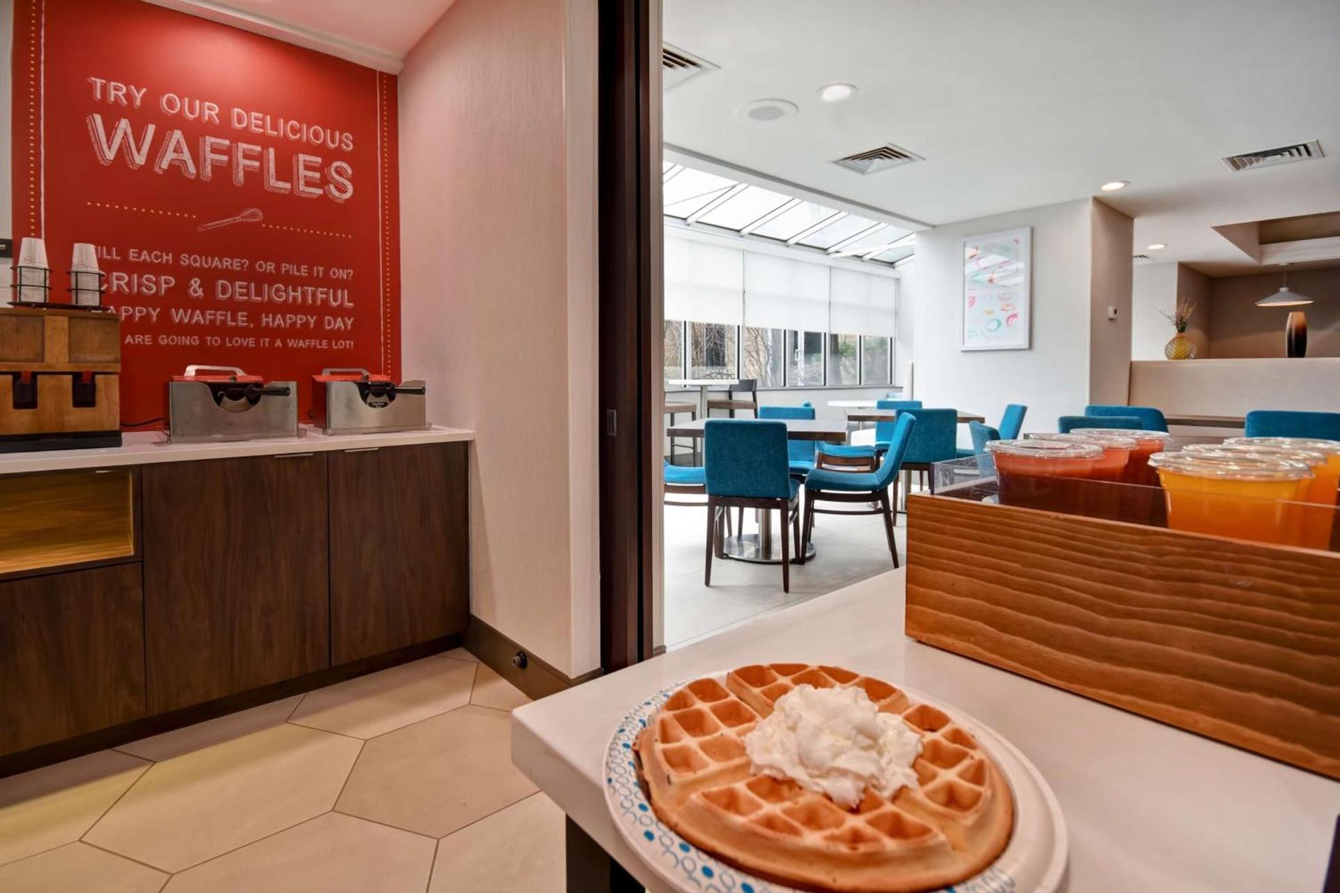 Hampton Inn NY-JFK photo 26
