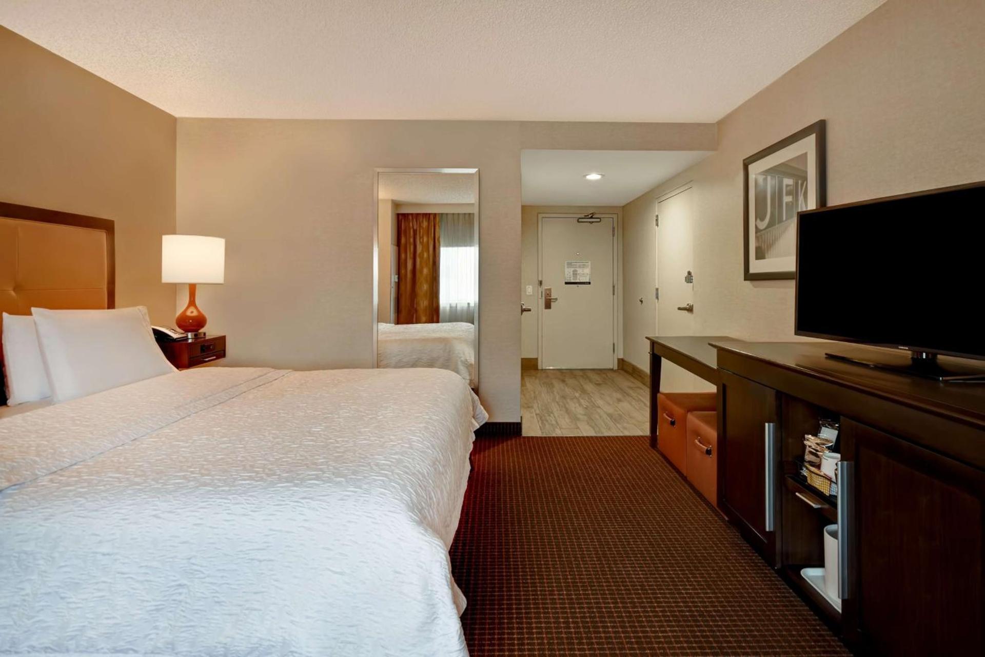 Hampton Inn NY-JFK photo 31