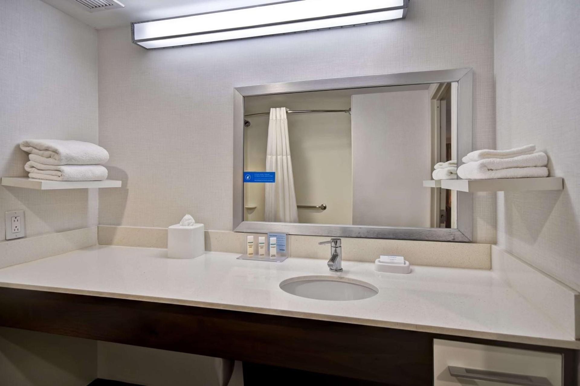 Hampton Inn NY-JFK photo 33