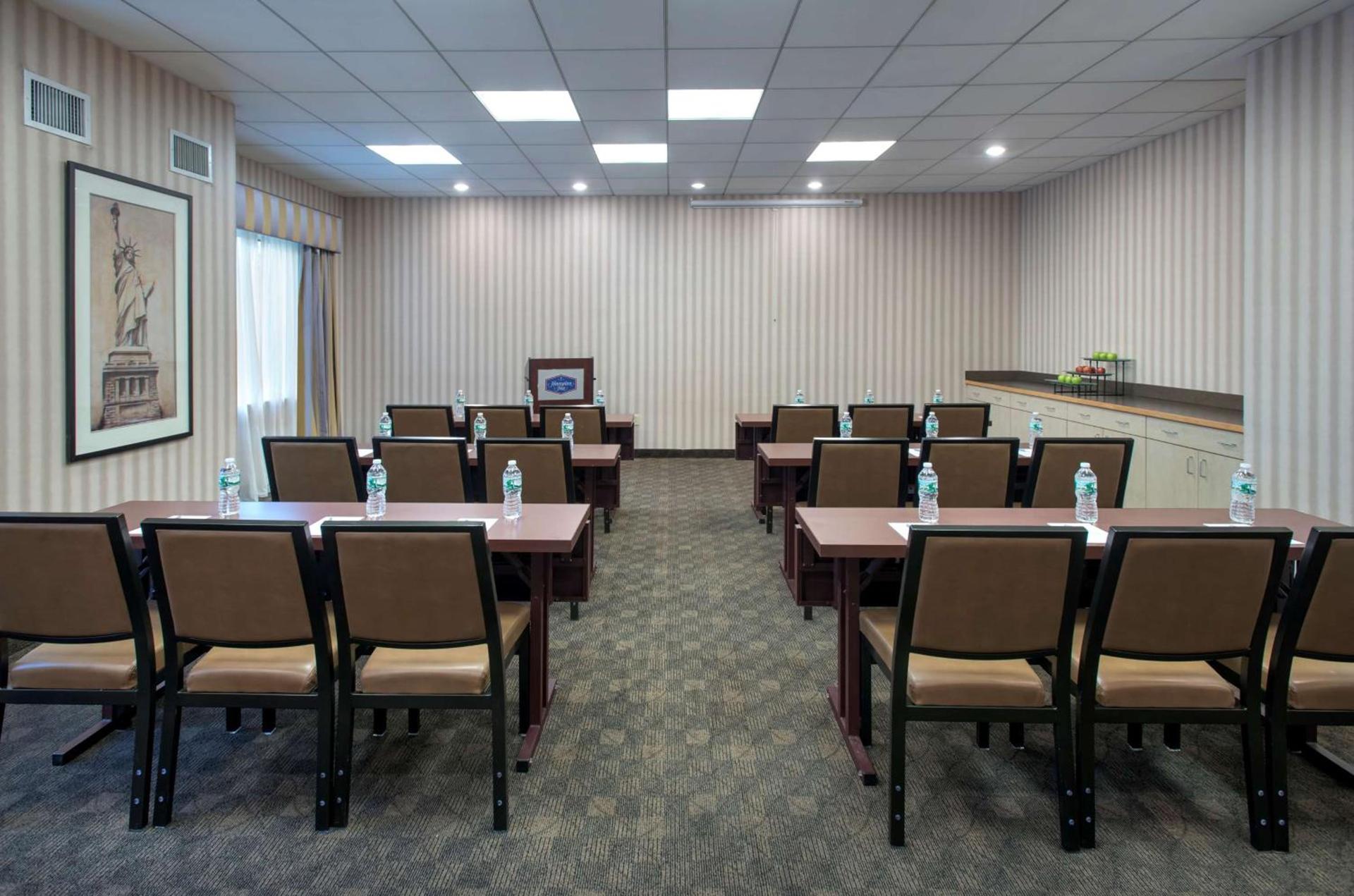 Hampton Inn NY-JFK photo 44