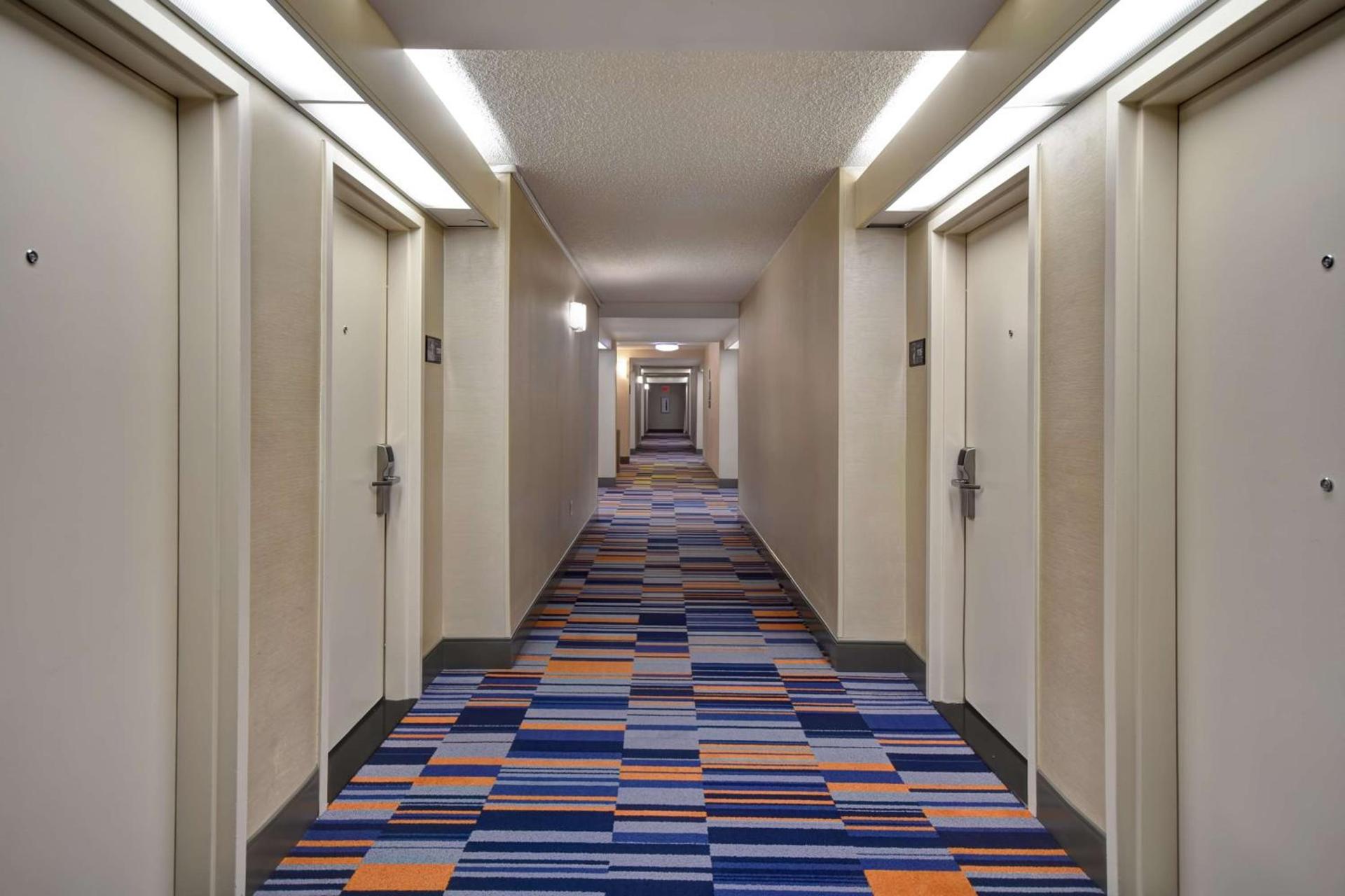 Hampton Inn NY-JFK photo 46