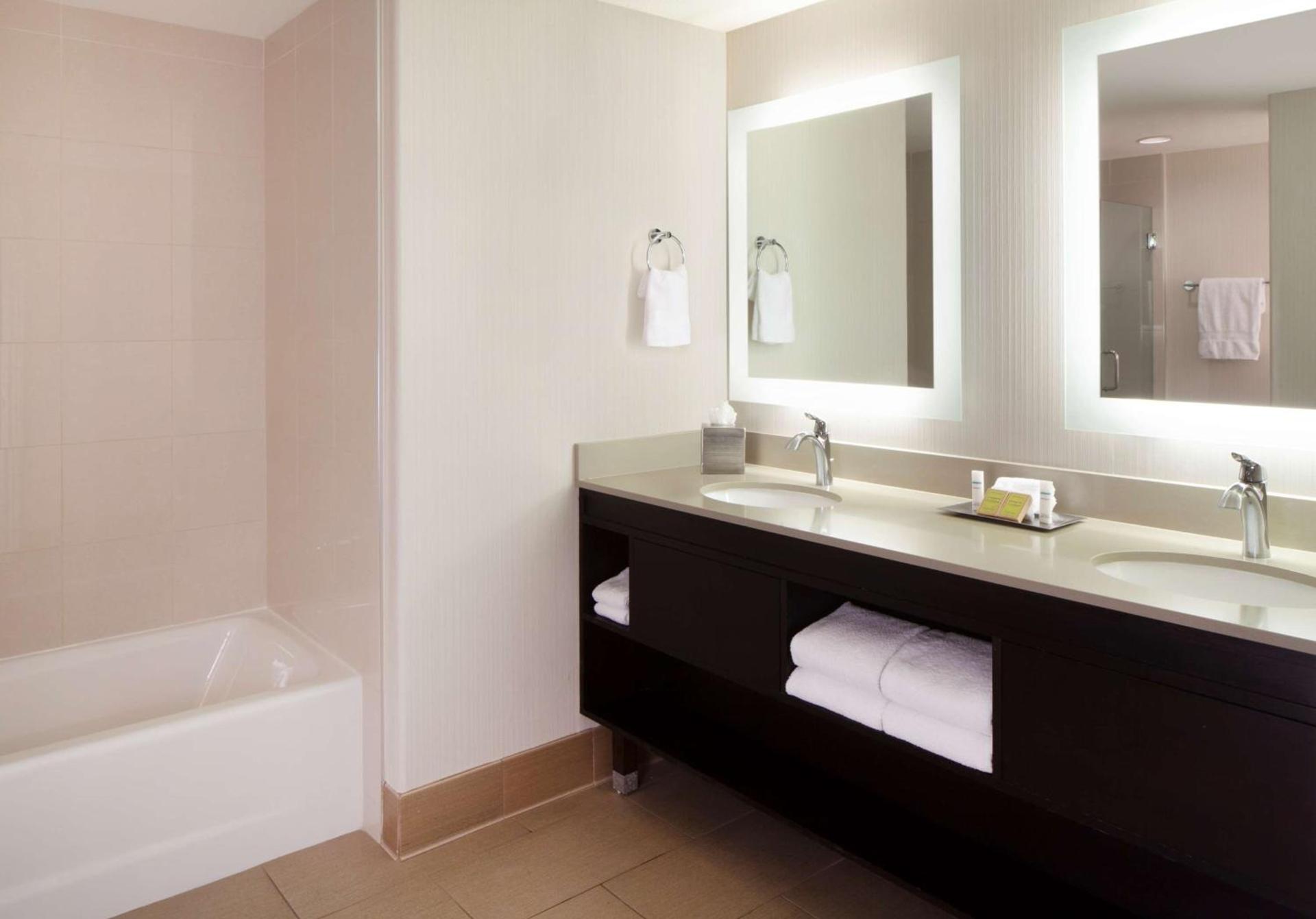 Hilton Santa Cruz Scotts Valley photo 26