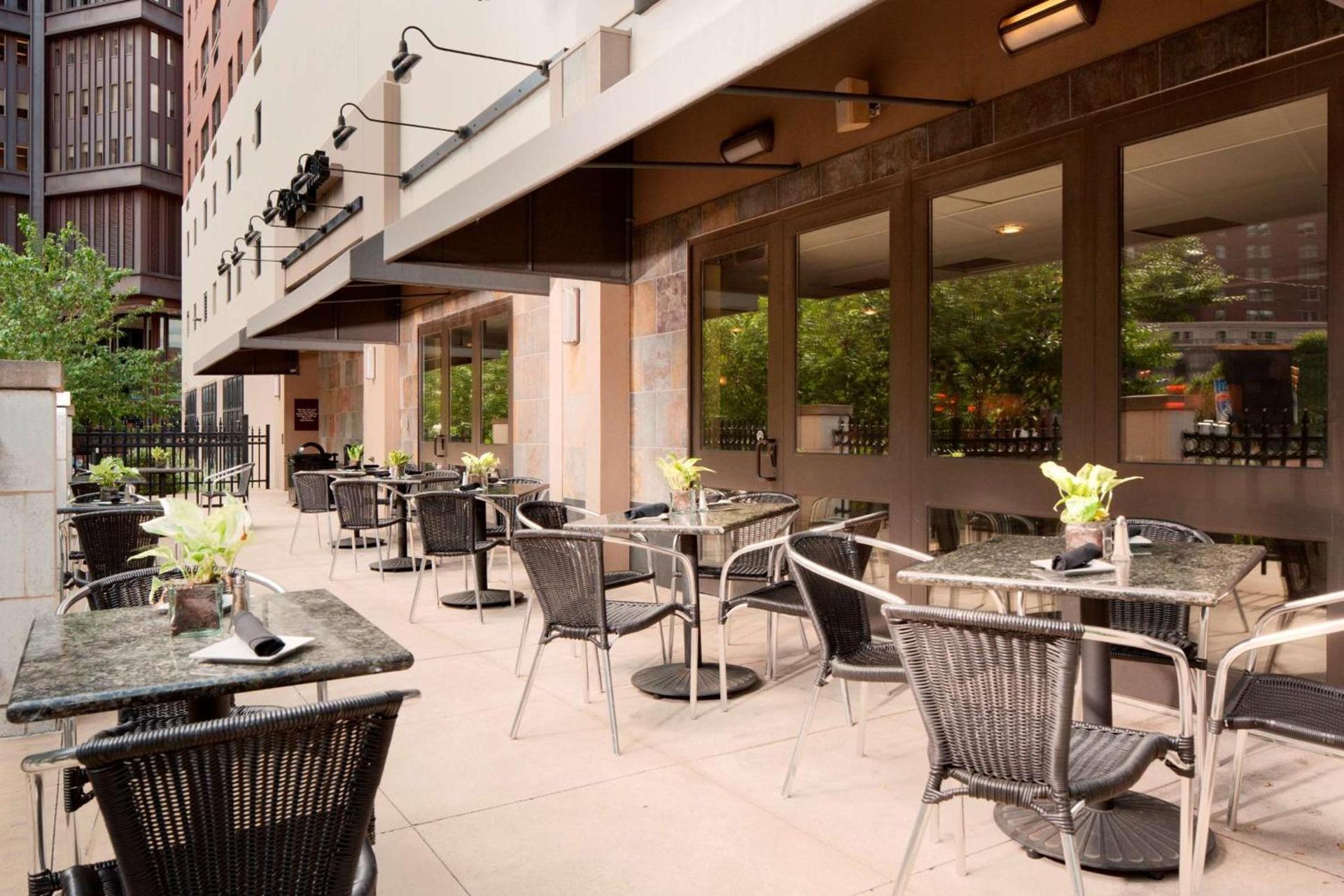 DoubleTree by Hilton Hotel & Suites Pittsburgh Downtown photo 14