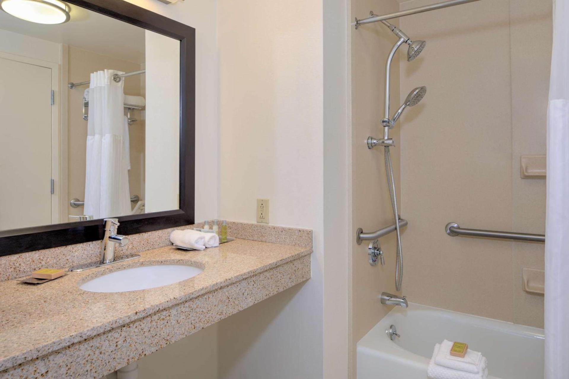 DoubleTree by Hilton Hotel & Suites Pittsburgh Downtown photo 29