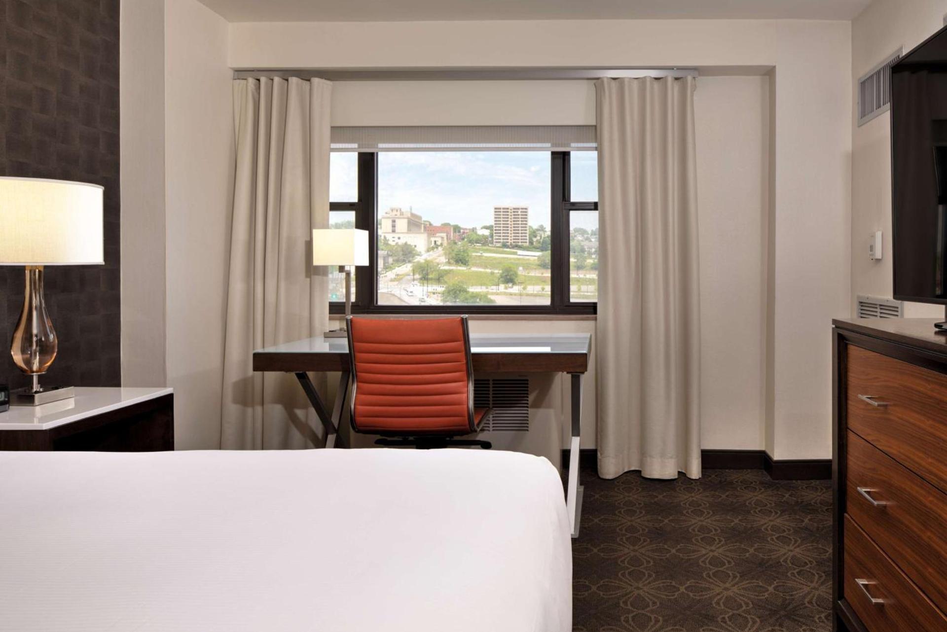 DoubleTree by Hilton Hotel & Suites Pittsburgh Downtown photo 45