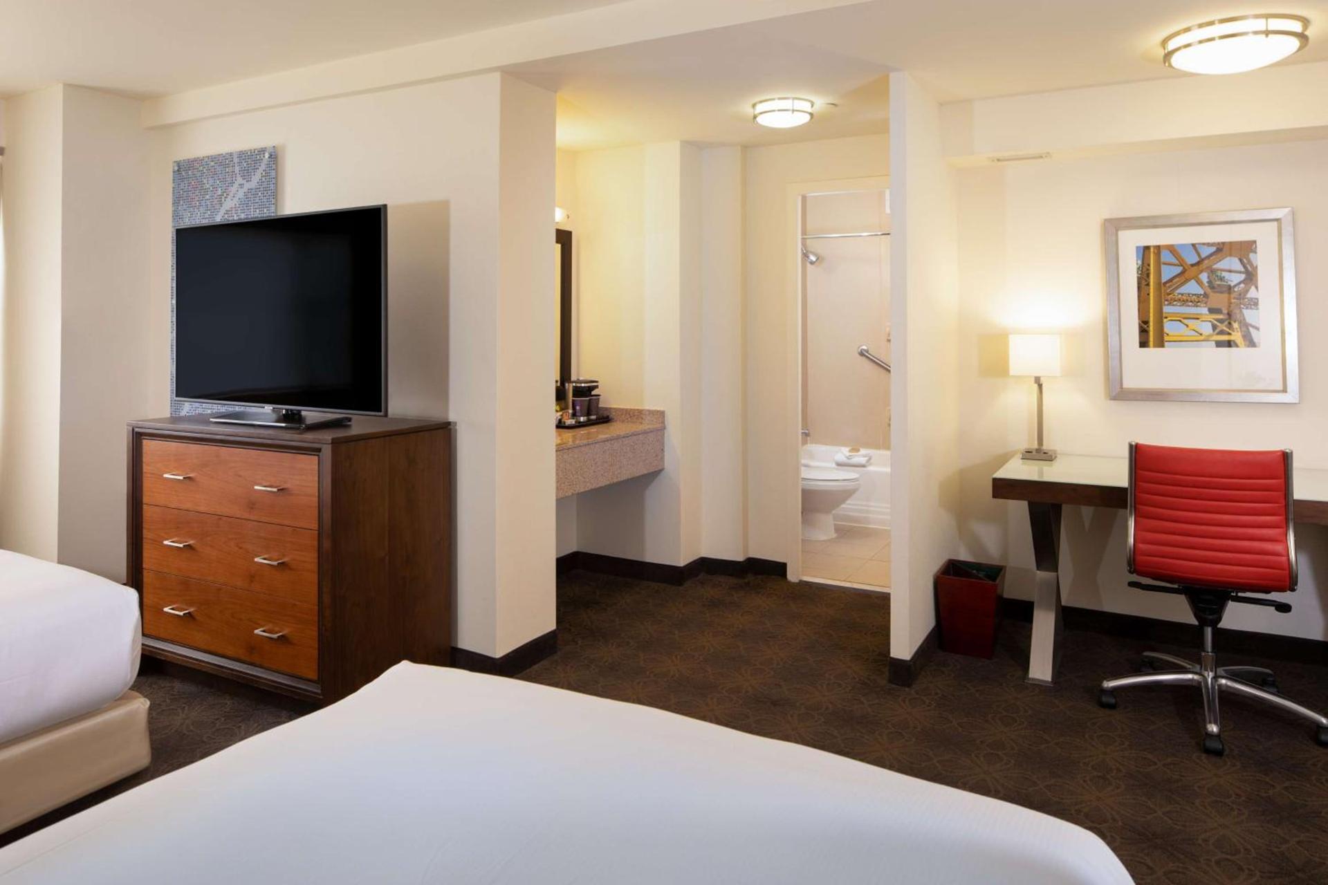 DoubleTree by Hilton Hotel & Suites Pittsburgh Downtown photo 48