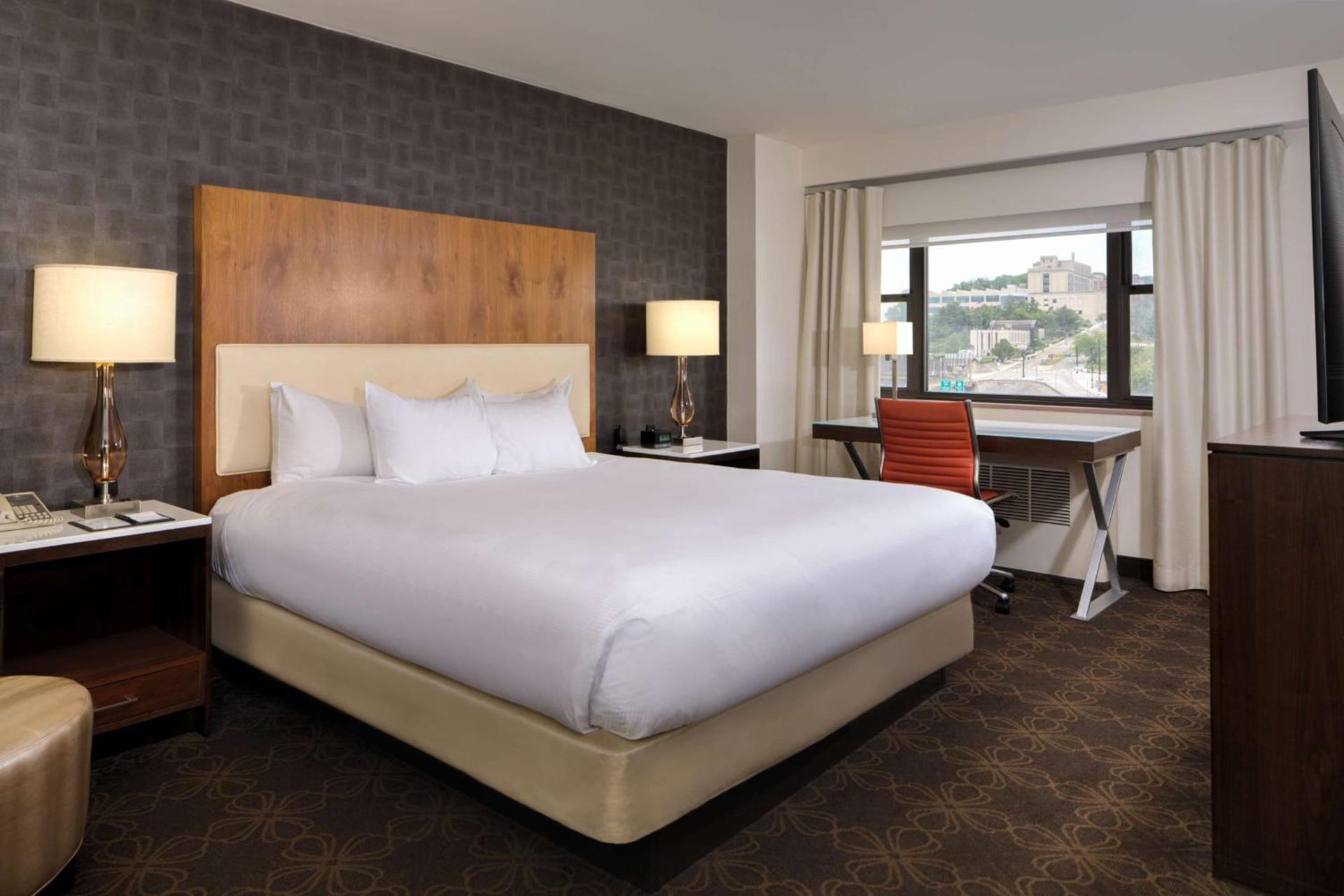 DoubleTree by Hilton Hotel & Suites Pittsburgh Downtown photo 46