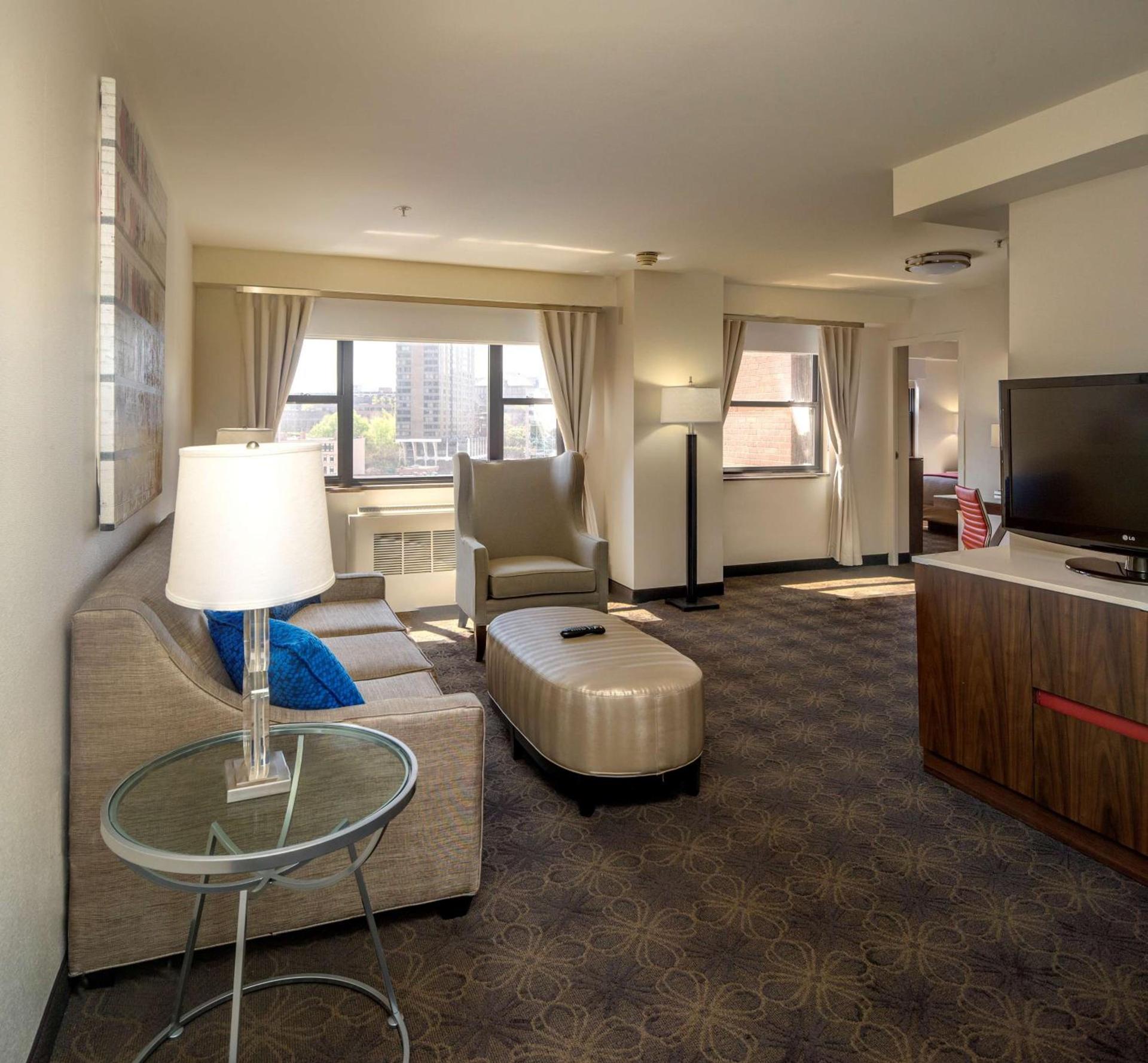 DoubleTree by Hilton Hotel & Suites Pittsburgh Downtown photo 56