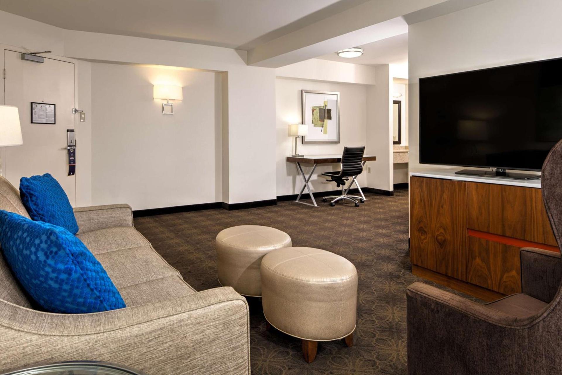 DoubleTree by Hilton Hotel & Suites Pittsburgh Downtown photo 86