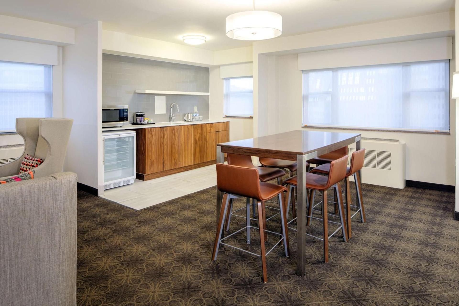 DoubleTree by Hilton Hotel & Suites Pittsburgh Downtown photo 85