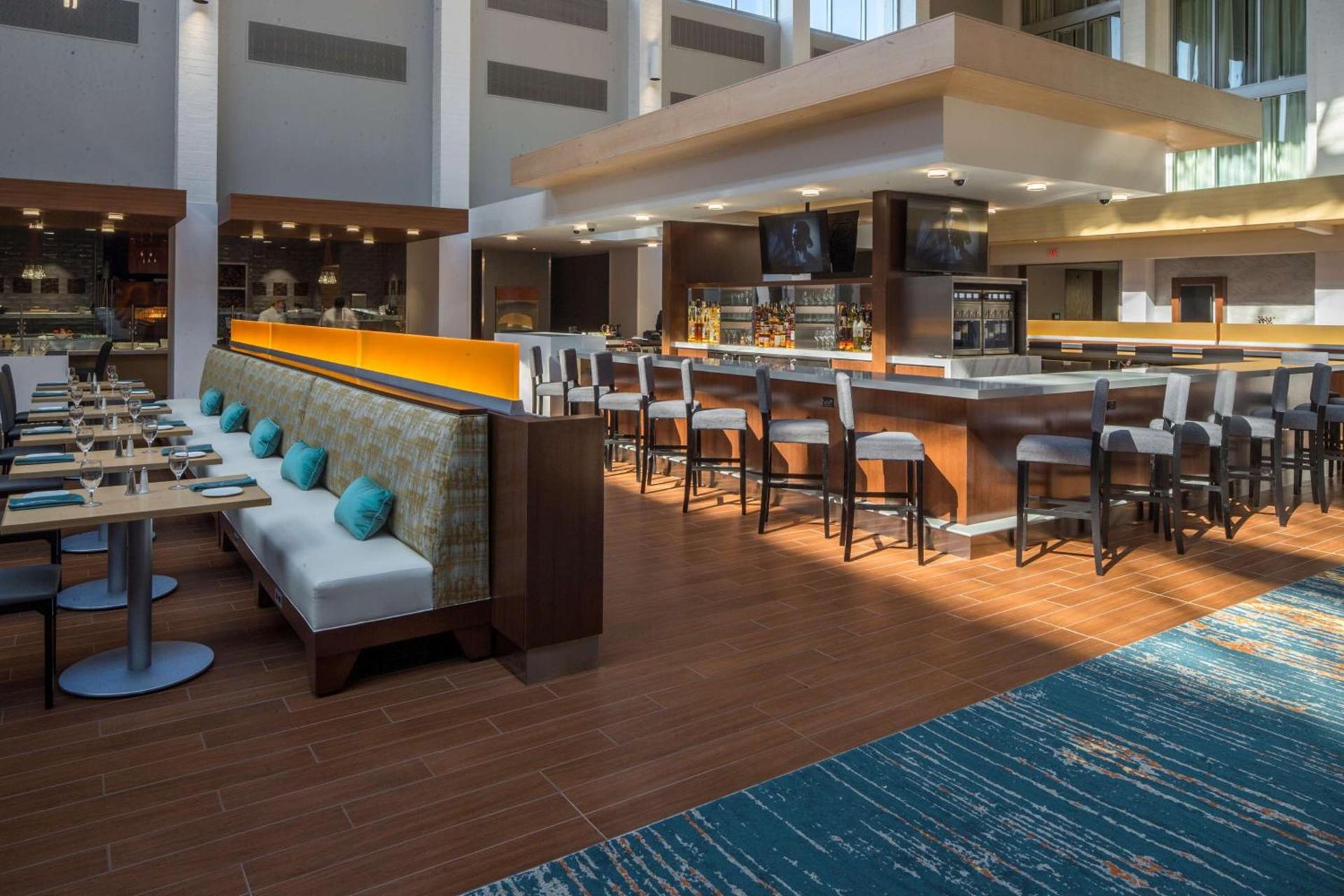 DoubleTree by Hilton Pittsburgh - Cranberry photo 26
