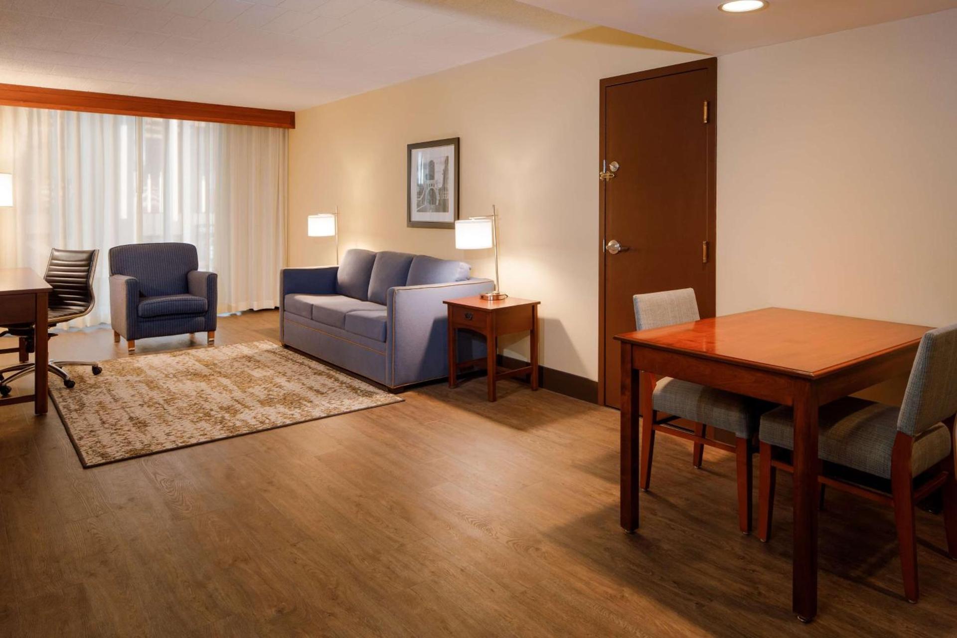 DoubleTree by Hilton Pittsburgh - Cranberry photo 39