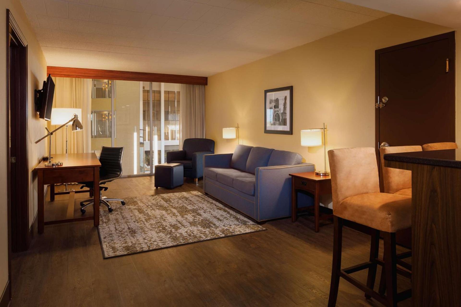 DoubleTree by Hilton Pittsburgh - Cranberry photo 41