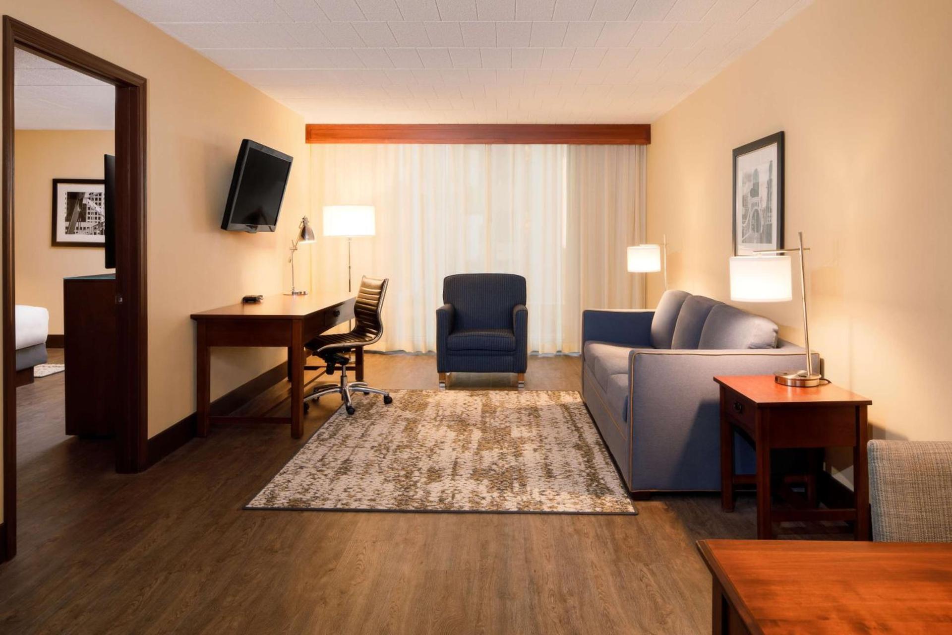 DoubleTree by Hilton Pittsburgh - Cranberry photo 42