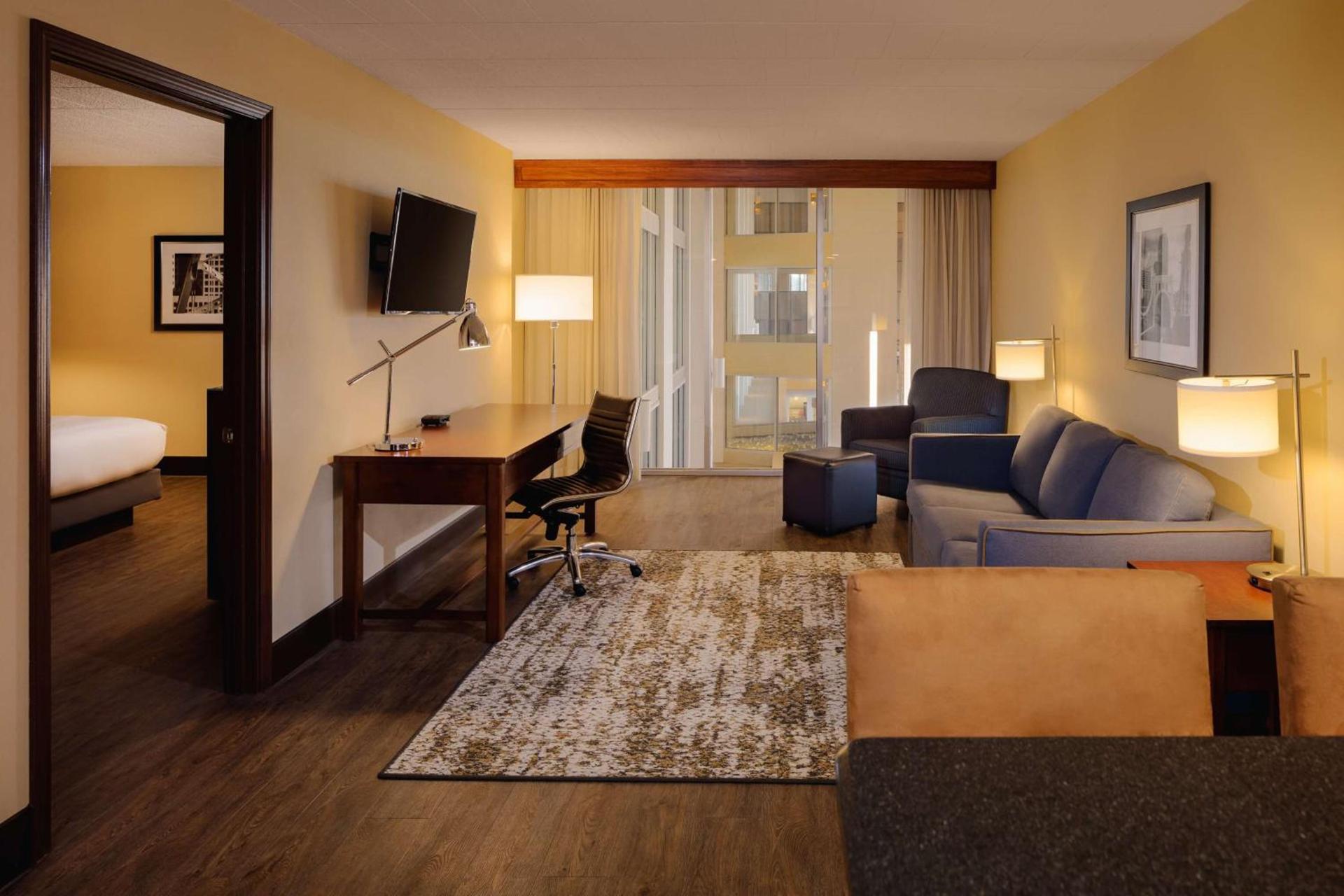 DoubleTree by Hilton Pittsburgh - Cranberry photo 43