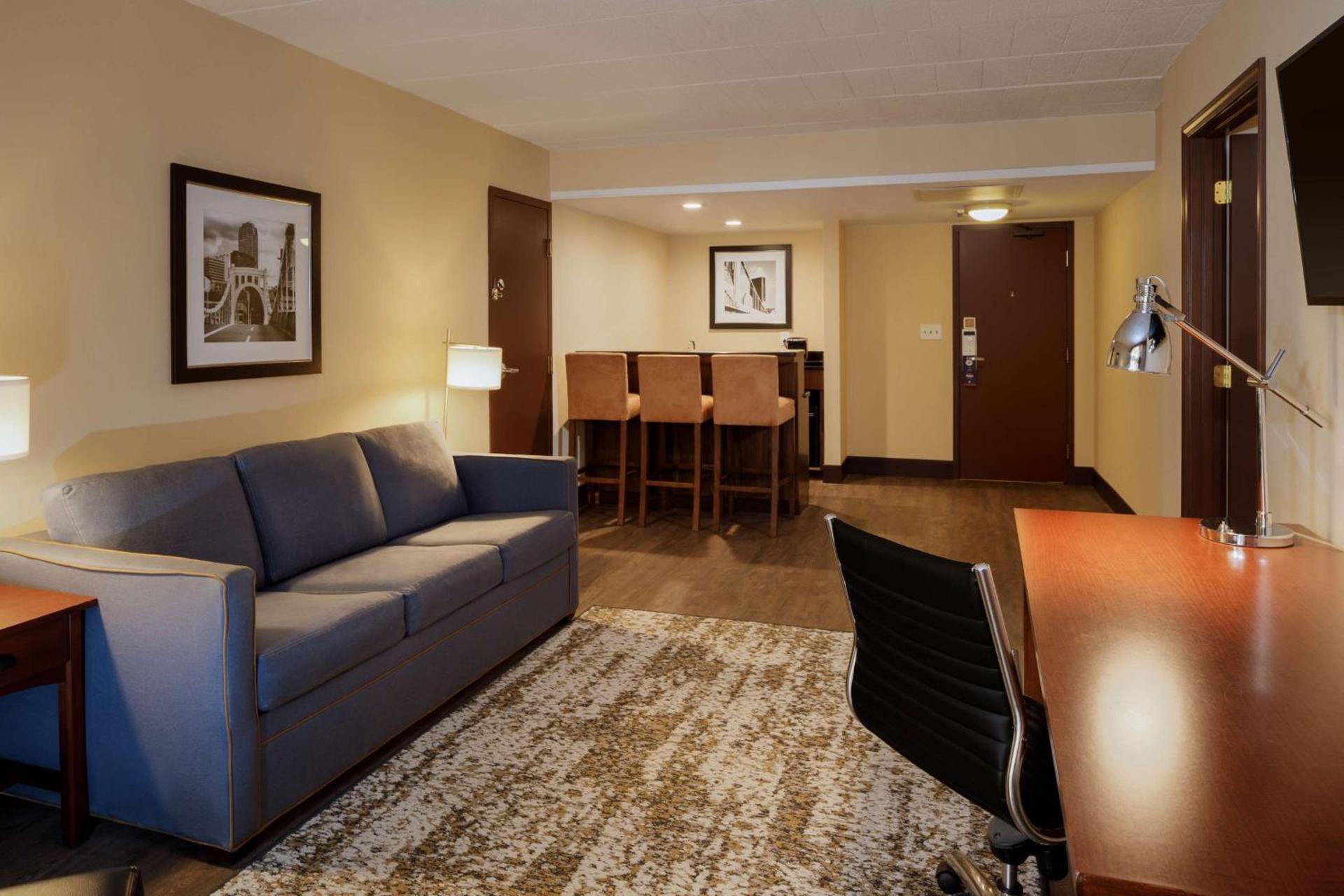 DoubleTree by Hilton Pittsburgh - Cranberry photo 45