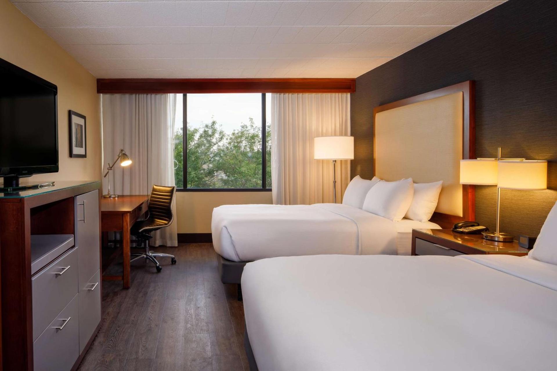 DoubleTree by Hilton Pittsburgh - Cranberry photo 48