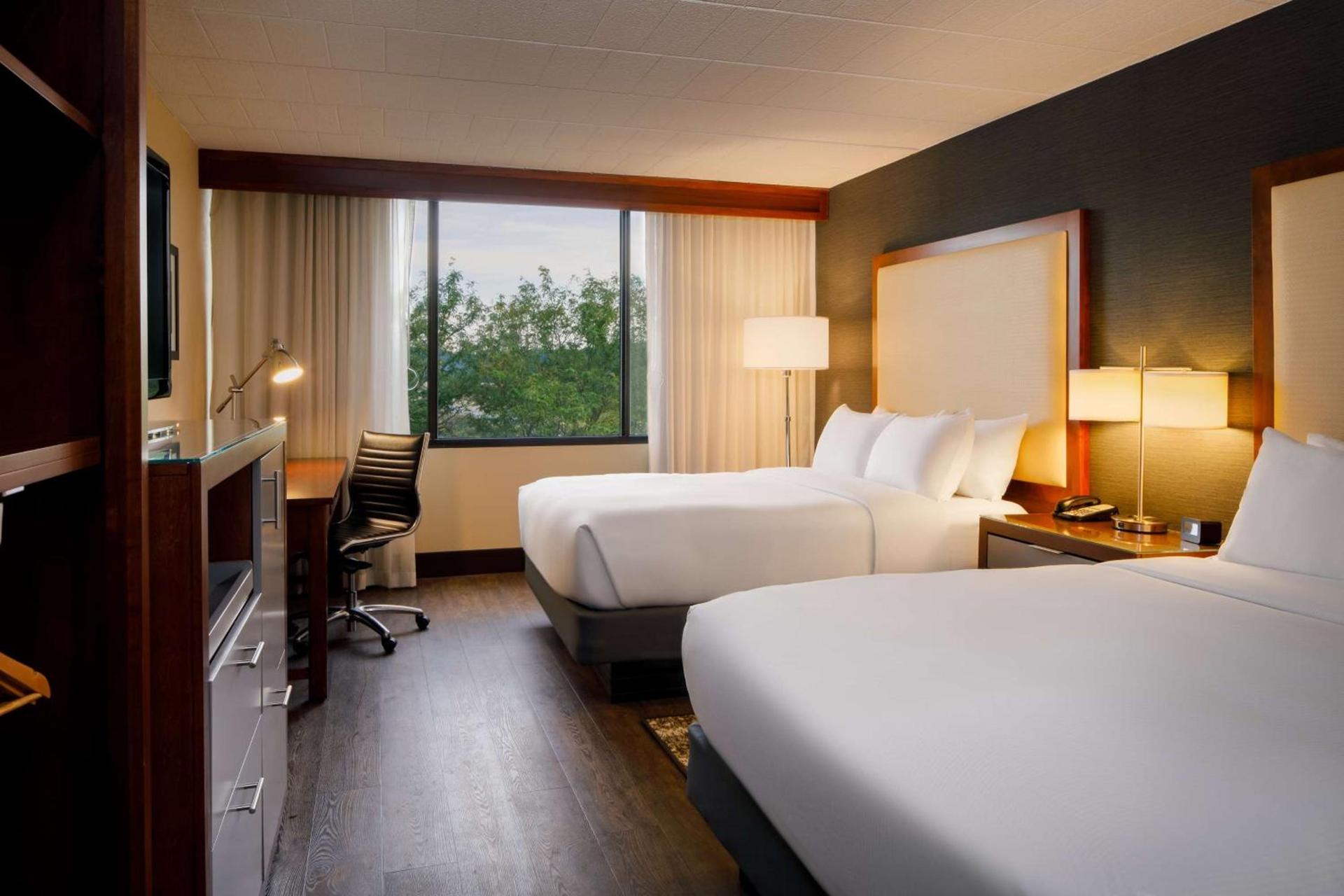DoubleTree by Hilton Pittsburgh - Cranberry photo 47