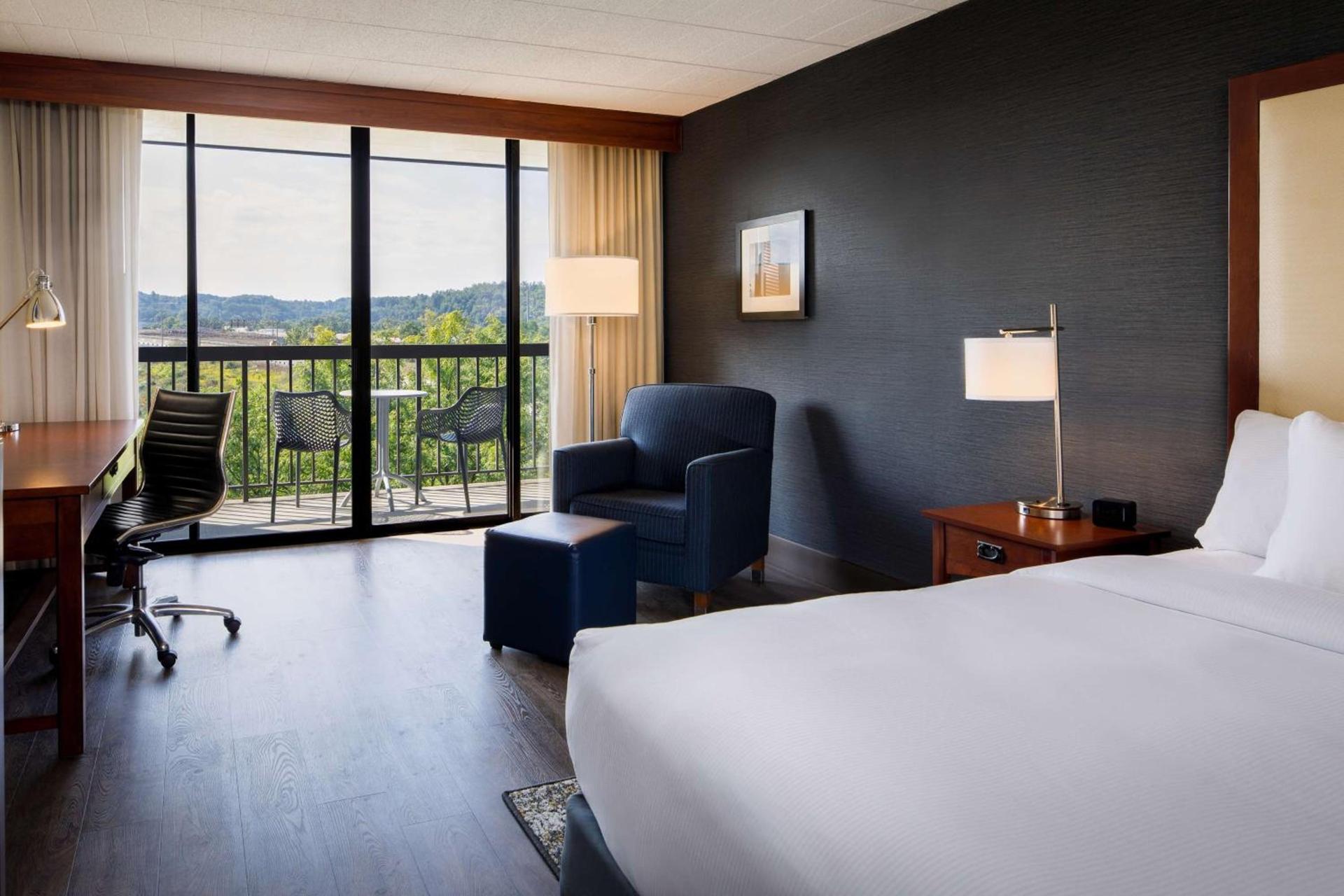 DoubleTree by Hilton Pittsburgh - Cranberry photo 62