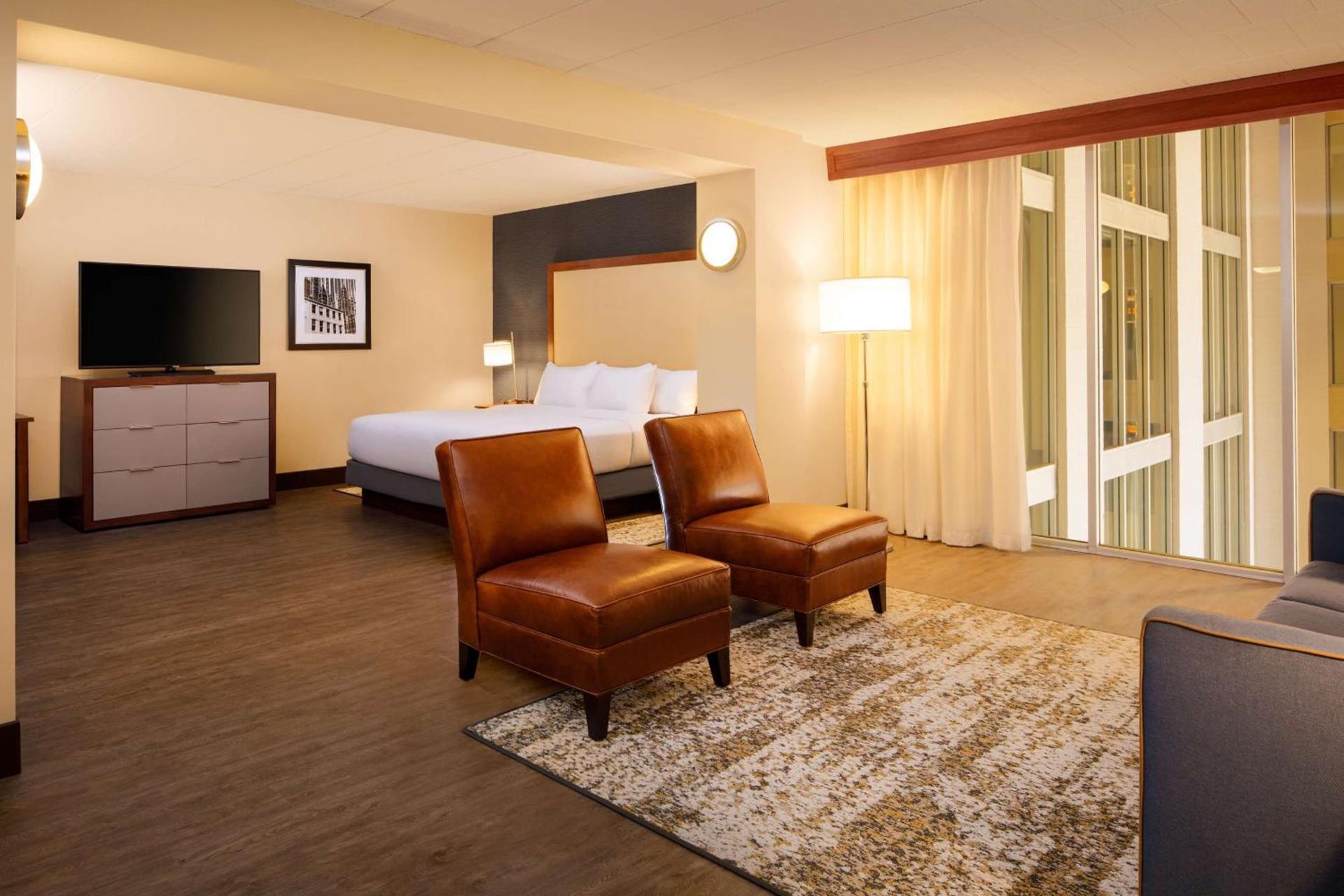DoubleTree by Hilton Pittsburgh - Cranberry photo 60