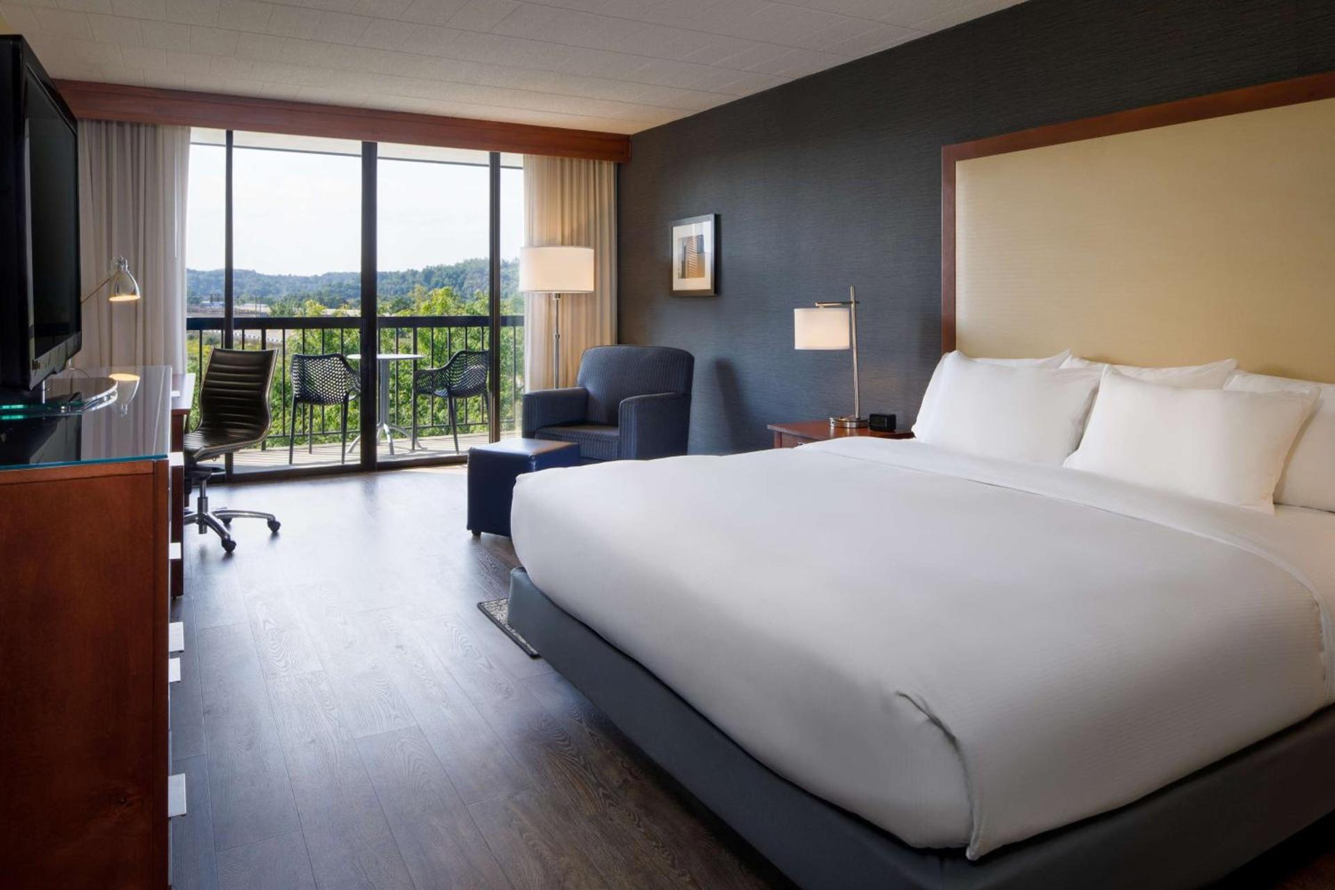 DoubleTree by Hilton Pittsburgh - Cranberry photo 65