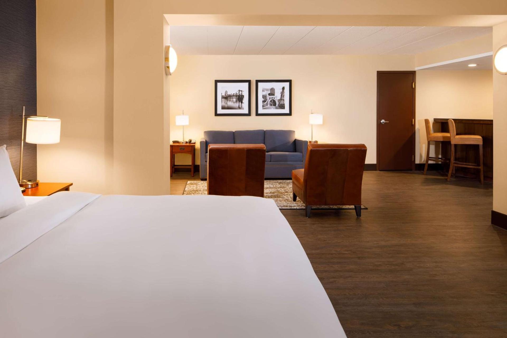 DoubleTree by Hilton Pittsburgh - Cranberry photo 68