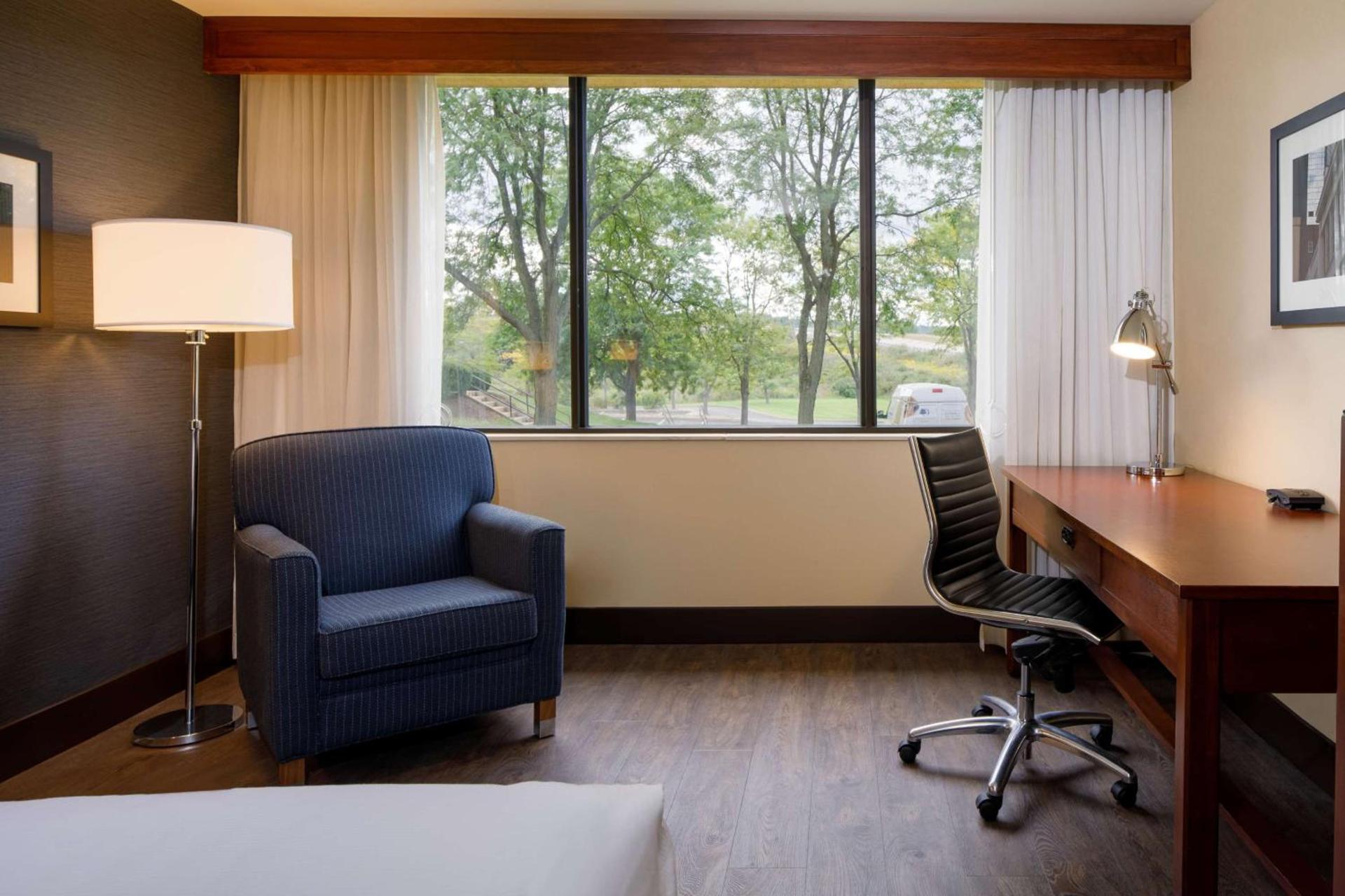 DoubleTree by Hilton Pittsburgh - Cranberry photo 70
