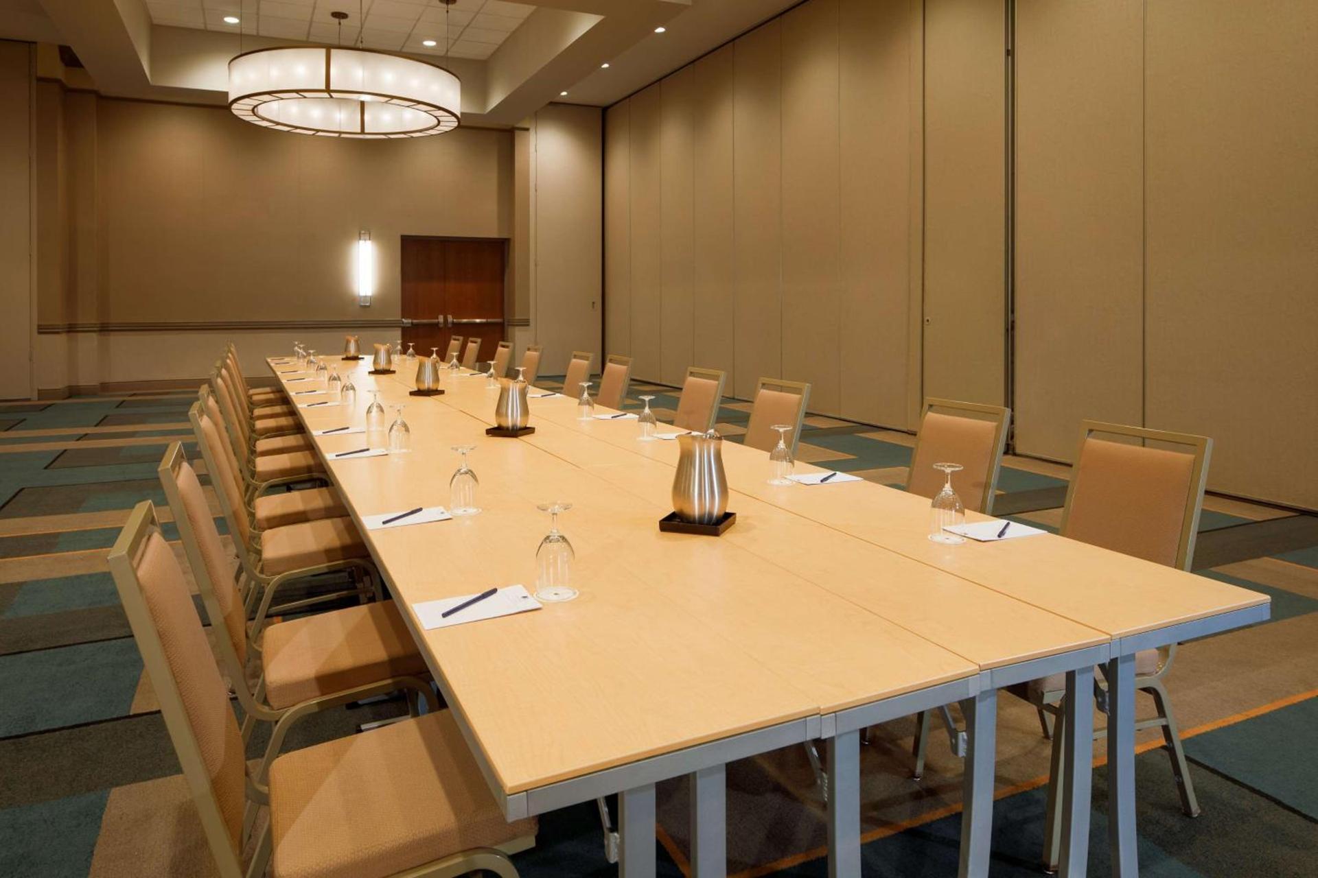 DoubleTree by Hilton Pittsburgh - Cranberry photo 83