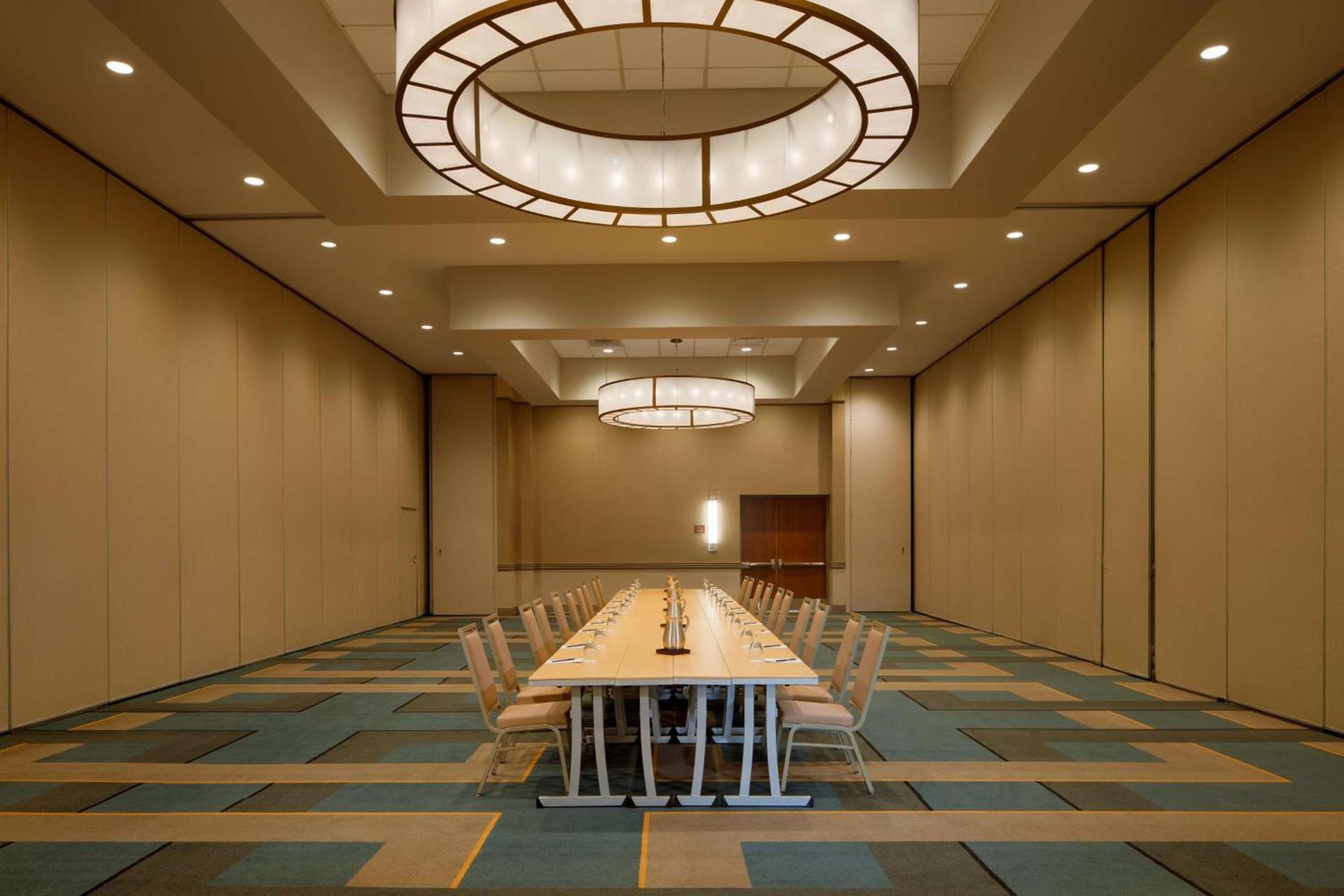DoubleTree by Hilton Pittsburgh - Cranberry photo 85