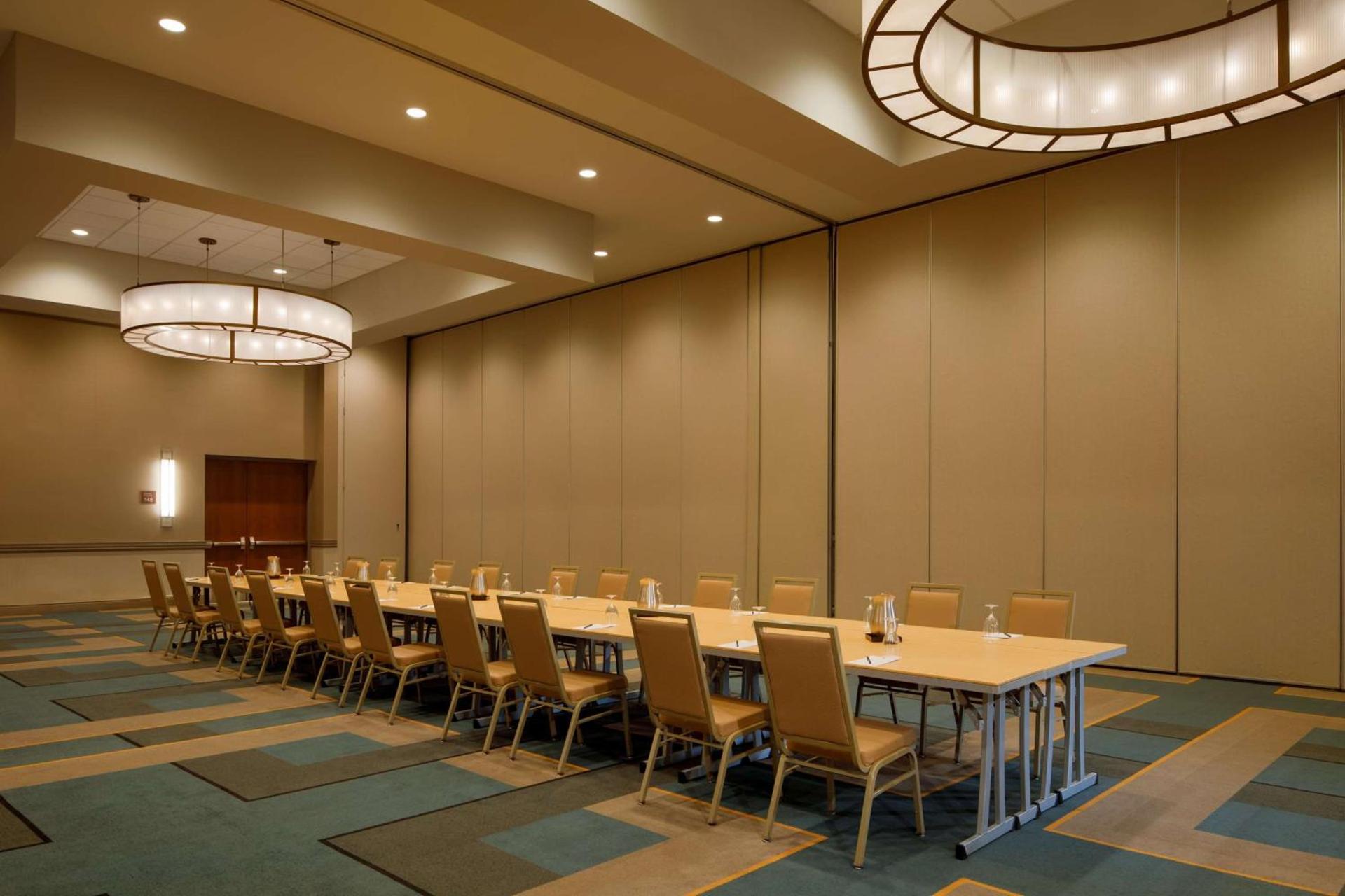 DoubleTree by Hilton Pittsburgh - Cranberry photo 84