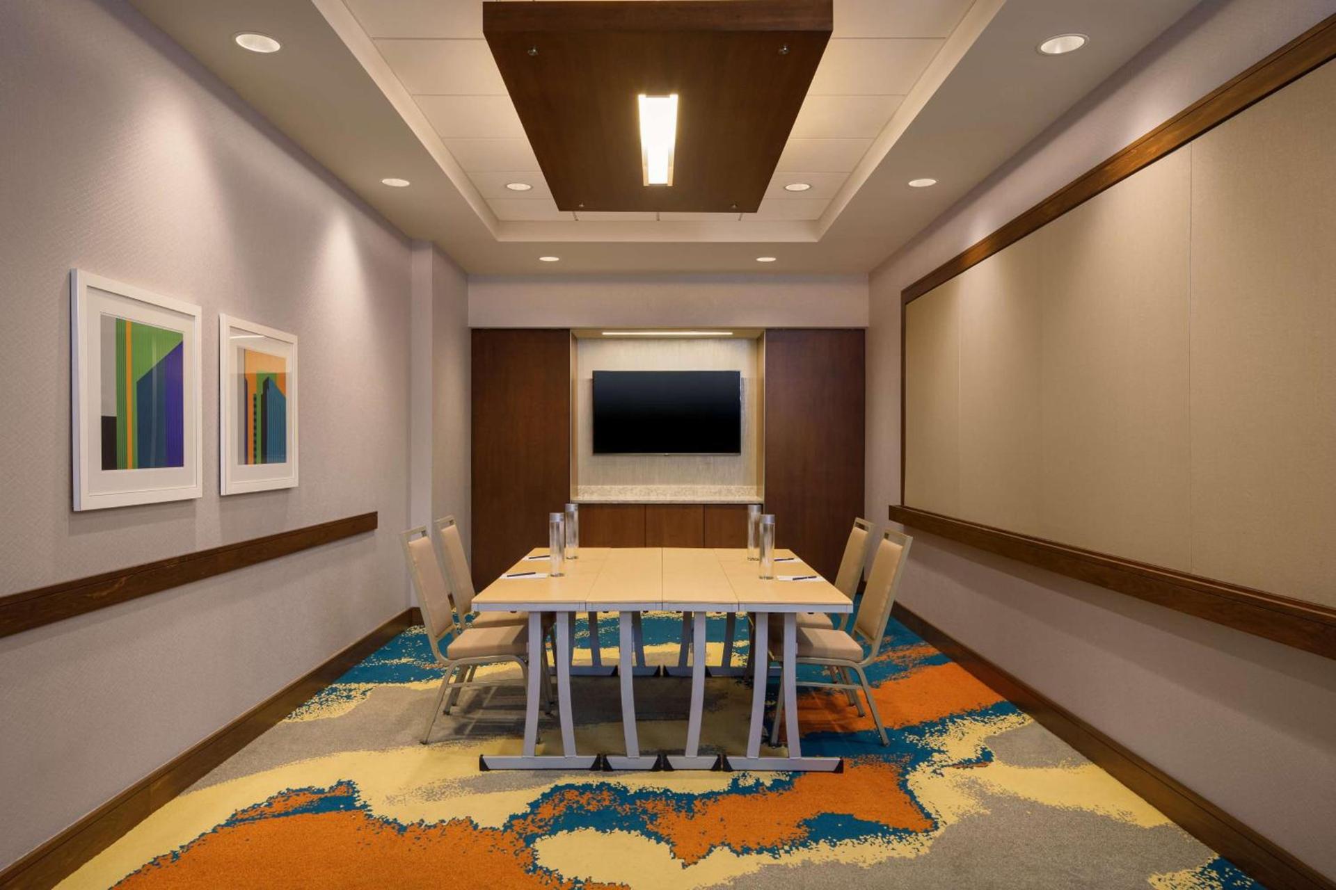 DoubleTree by Hilton Pittsburgh - Cranberry photo 90