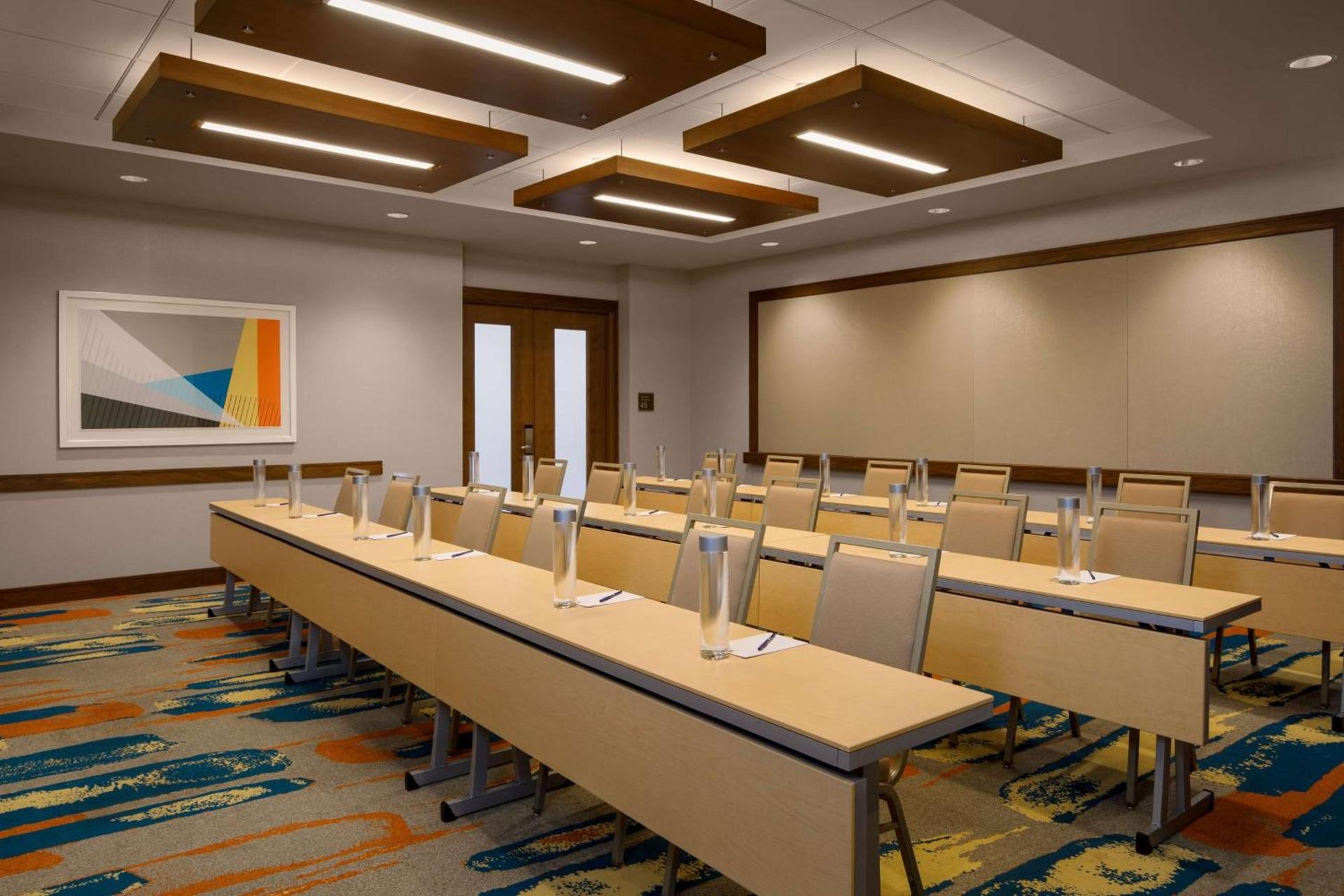 DoubleTree by Hilton Pittsburgh - Cranberry photo 86
