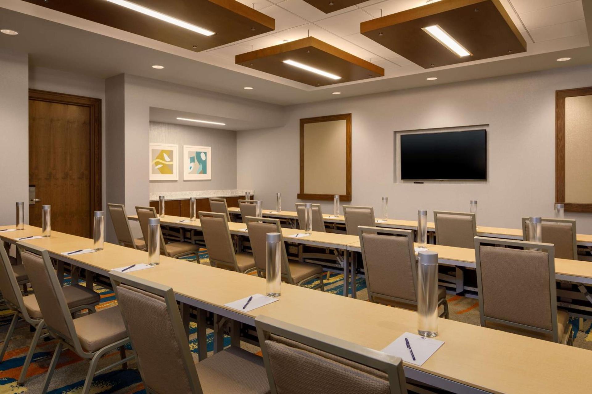 DoubleTree by Hilton Pittsburgh - Cranberry photo 87