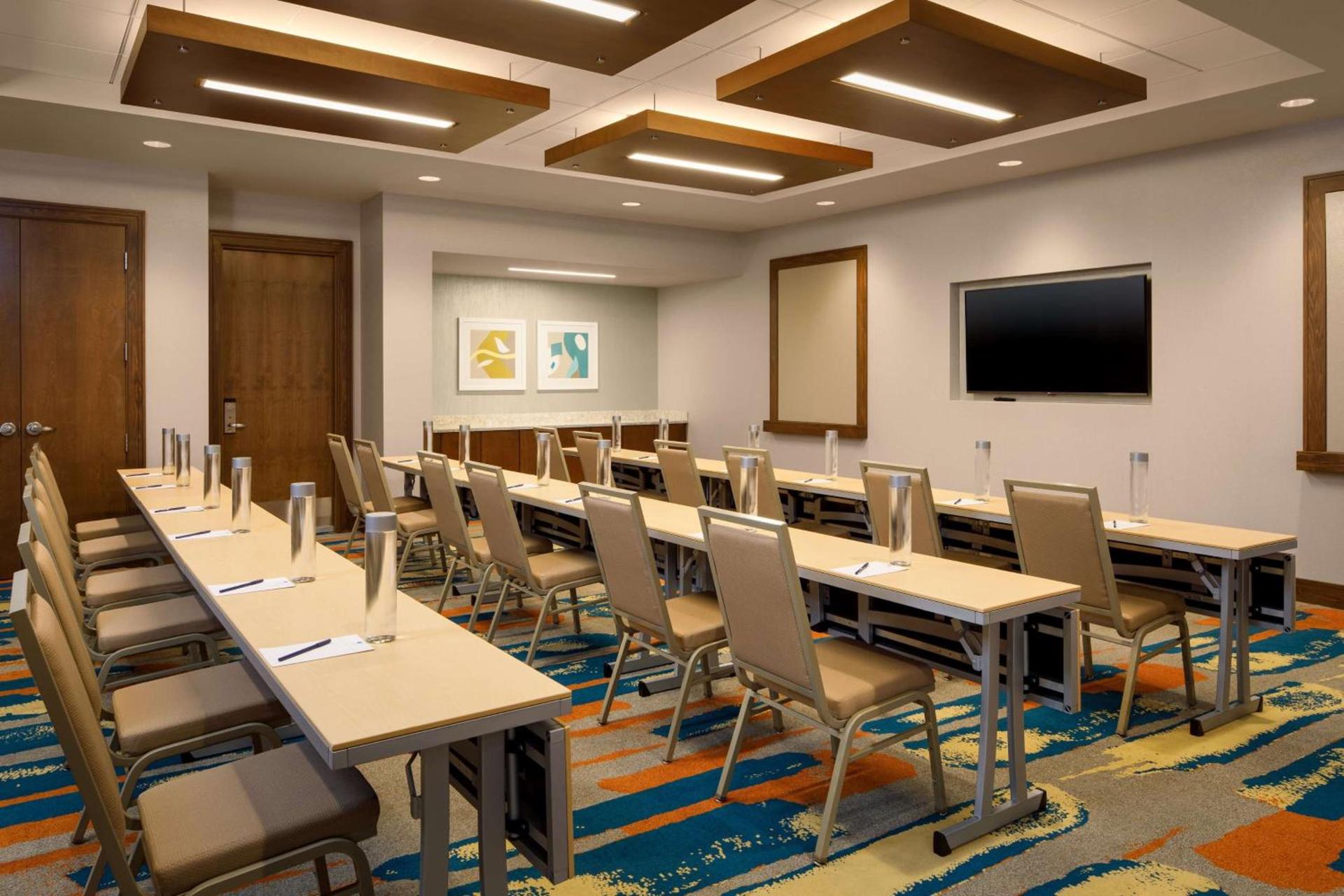 DoubleTree by Hilton Pittsburgh - Cranberry photo 88