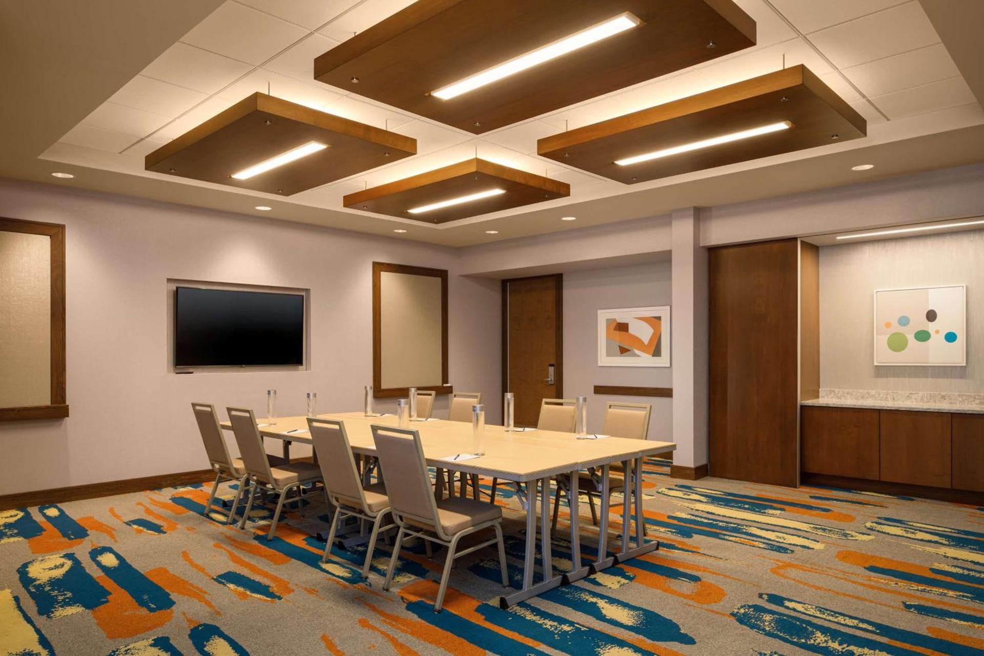 DoubleTree by Hilton Pittsburgh - Cranberry photo 91
