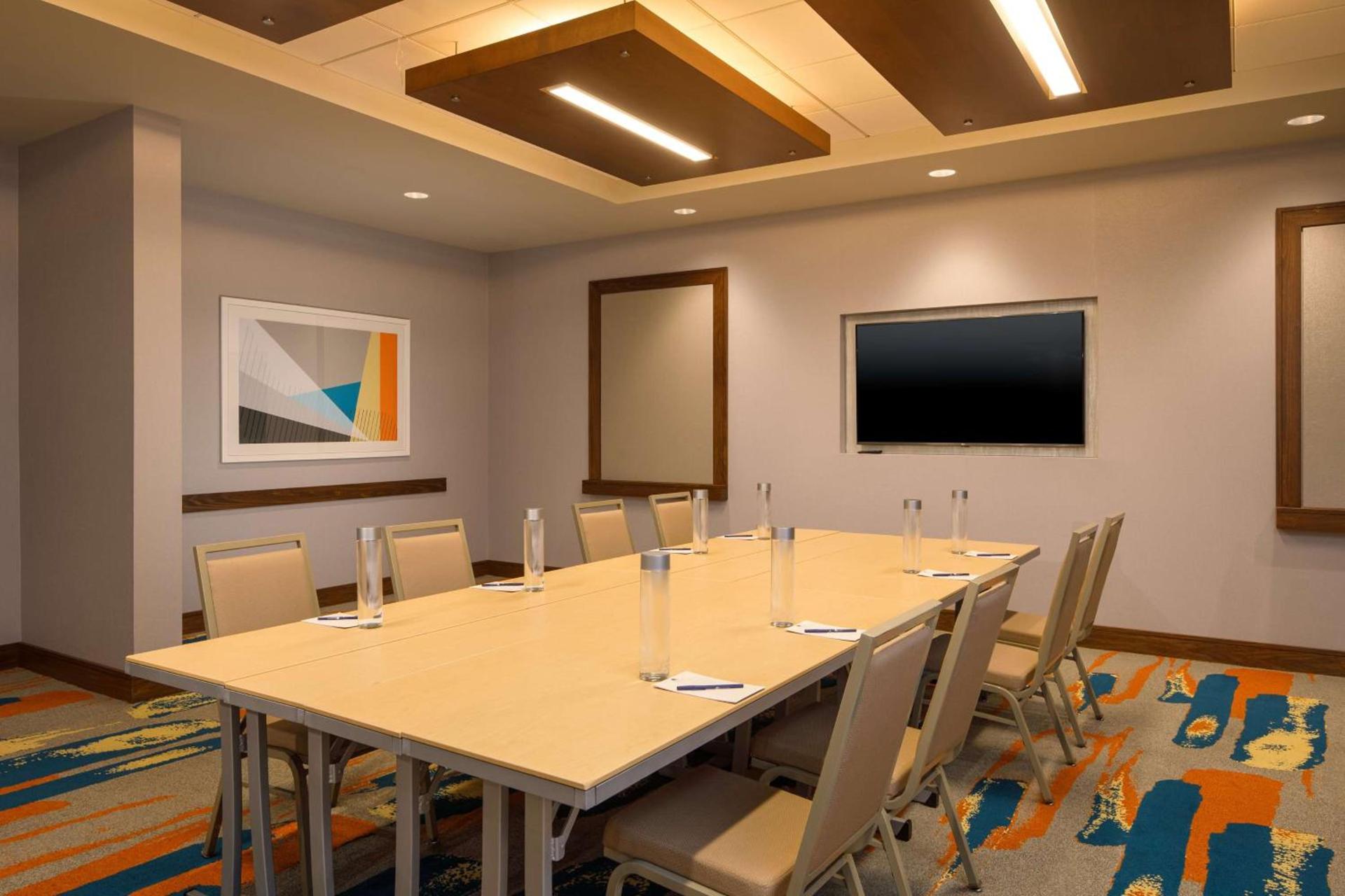 DoubleTree by Hilton Pittsburgh - Cranberry photo 92