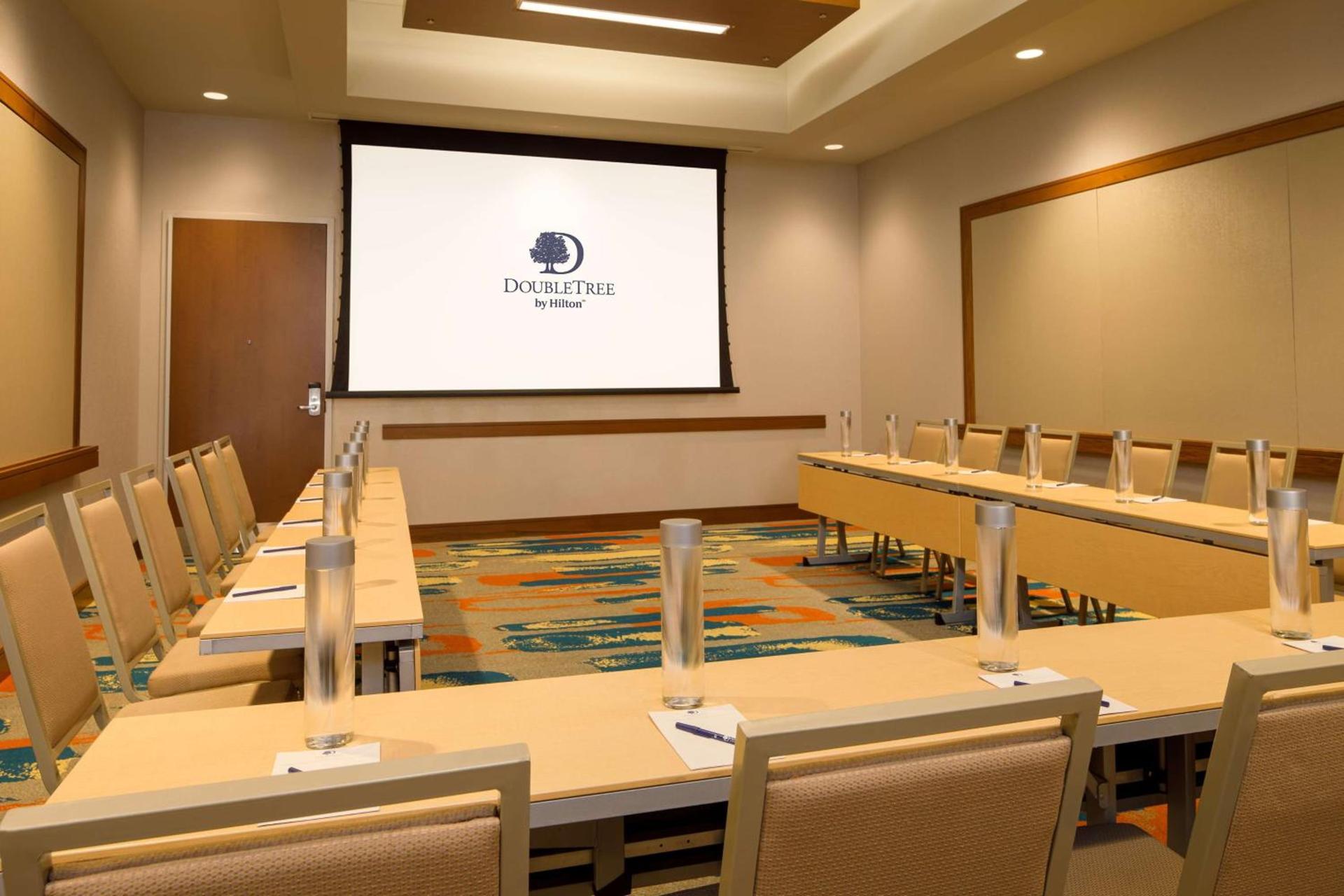 DoubleTree by Hilton Pittsburgh - Cranberry photo 94