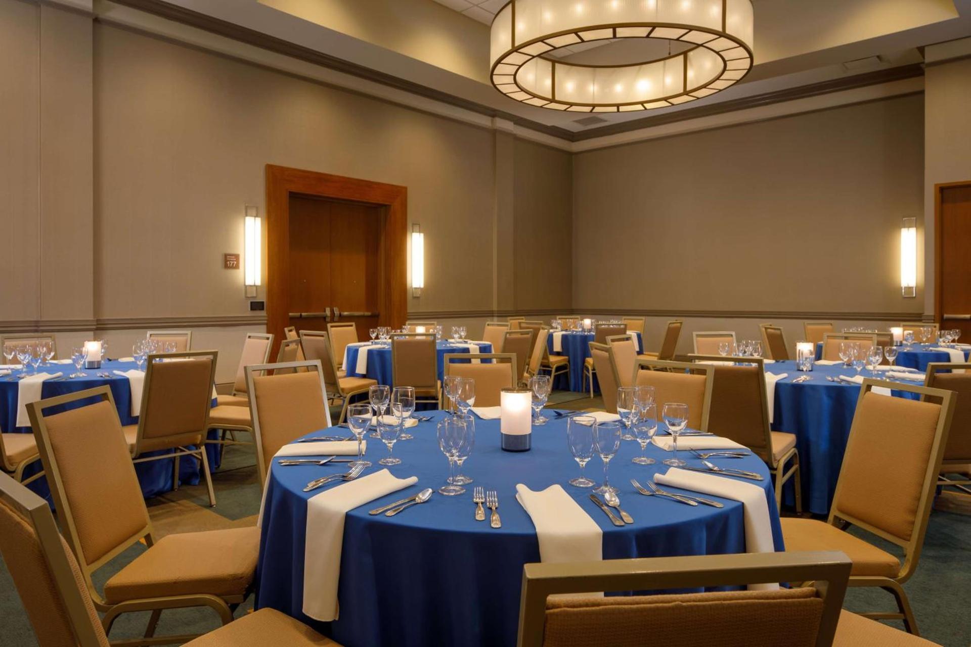 DoubleTree by Hilton Pittsburgh - Cranberry photo 93