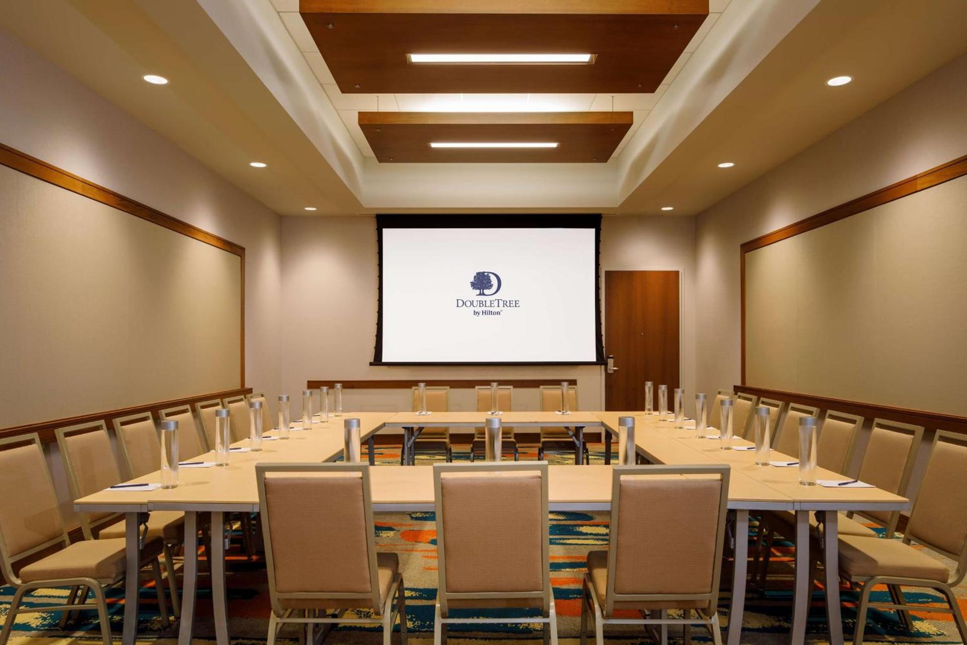 DoubleTree by Hilton Pittsburgh - Cranberry photo 96