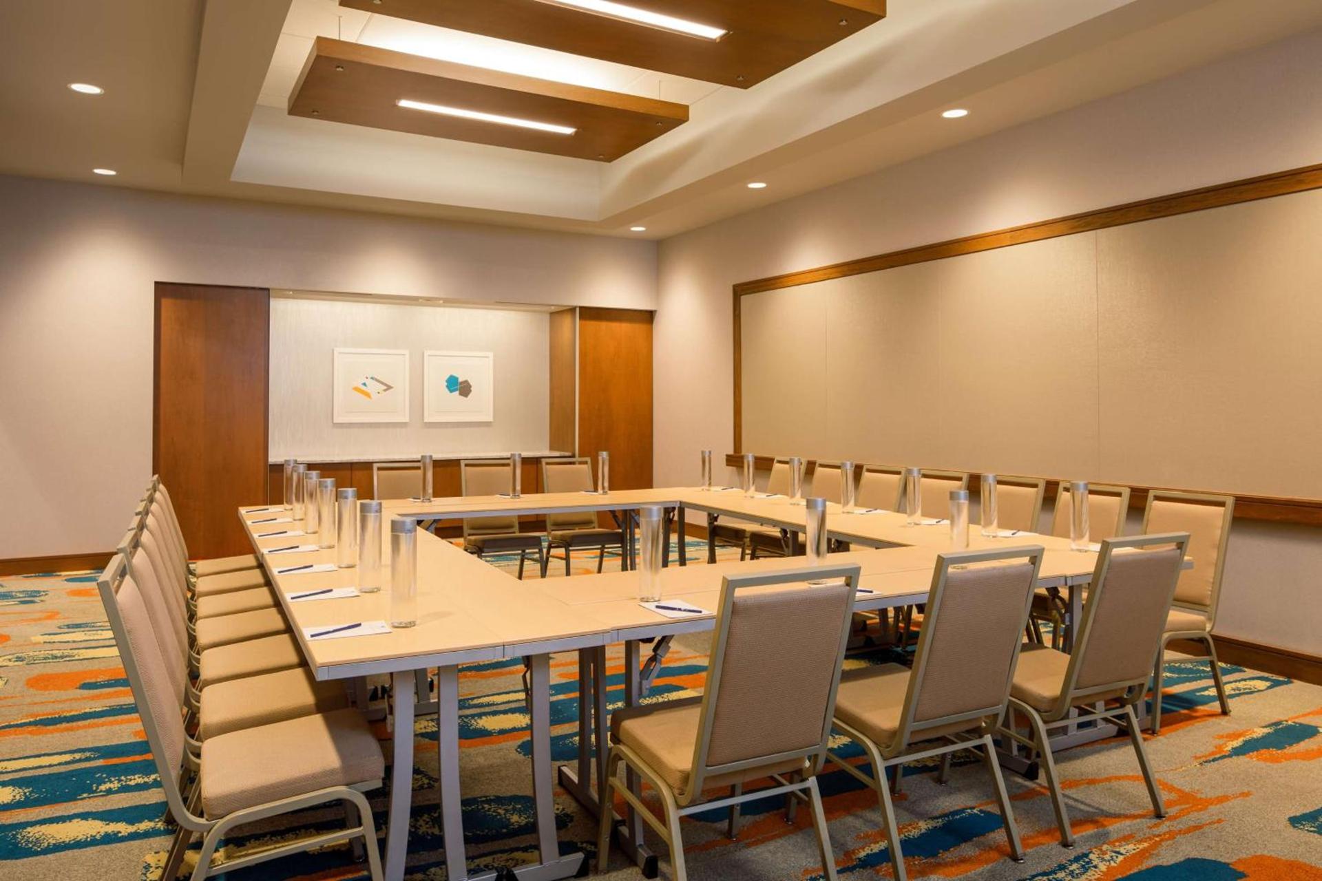 DoubleTree by Hilton Pittsburgh - Cranberry photo 95