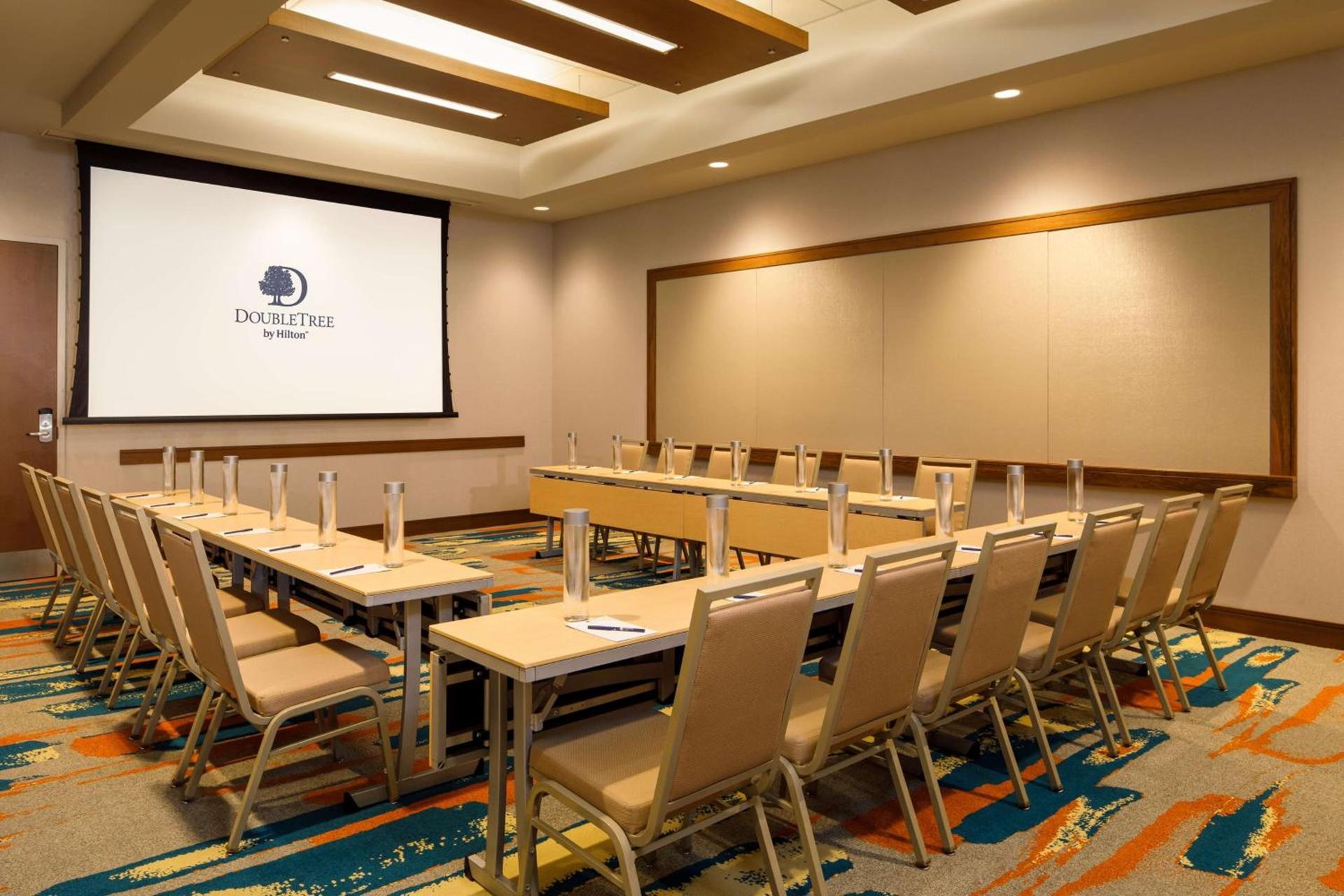 DoubleTree by Hilton Pittsburgh - Cranberry photo 99