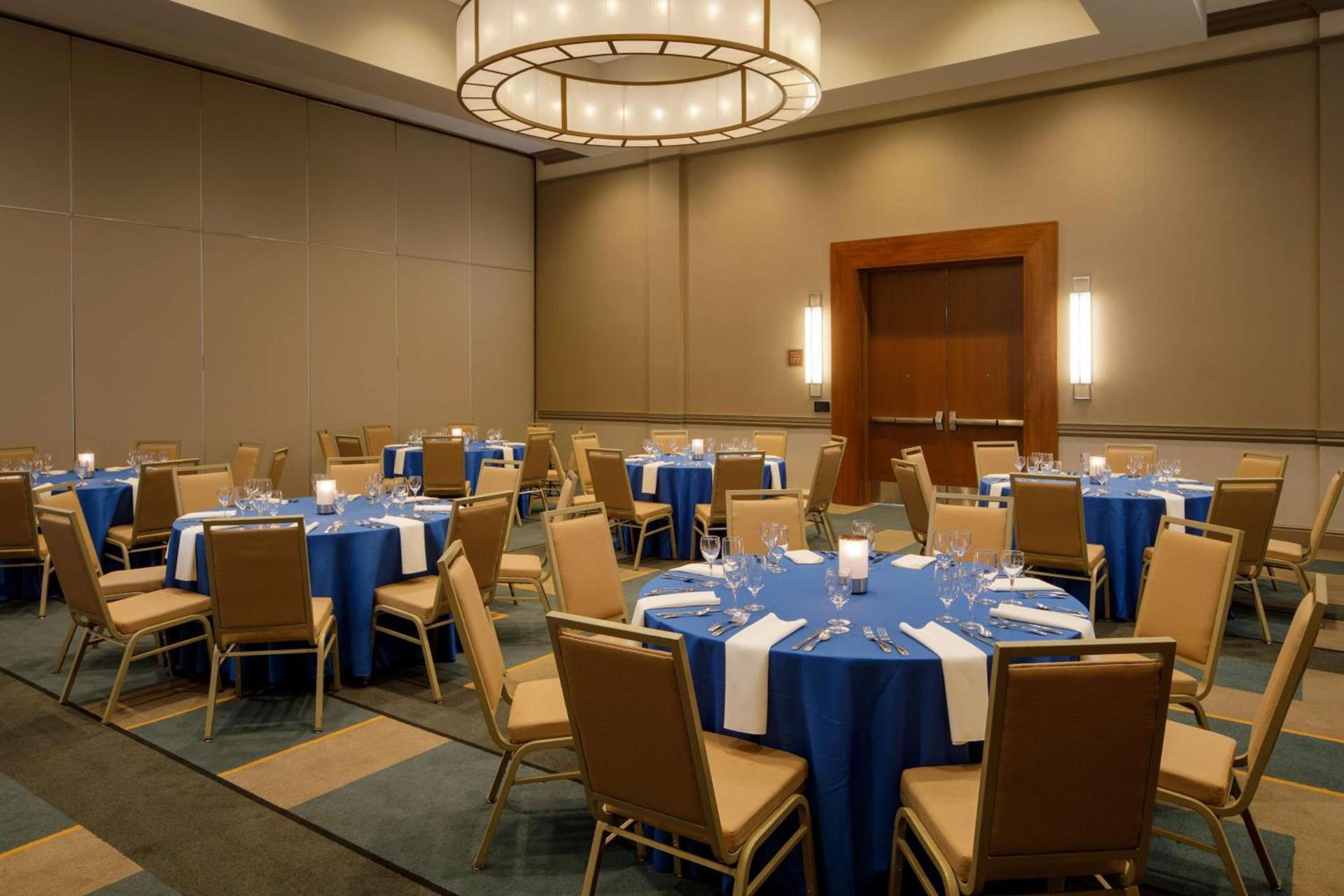 DoubleTree by Hilton Pittsburgh - Cranberry photo 100