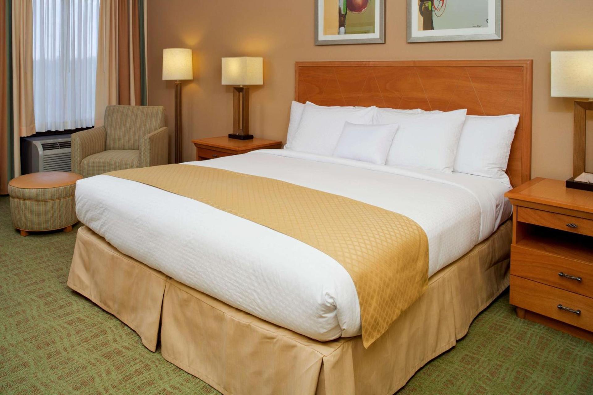 Wyndham Columbus photo 9