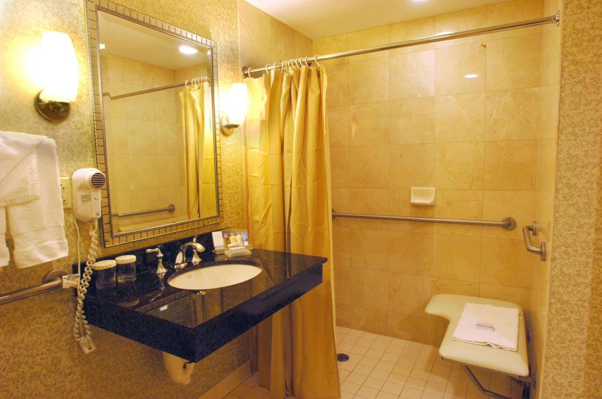 DoubleTree by Hilton Hotel Syracuse photo 34
