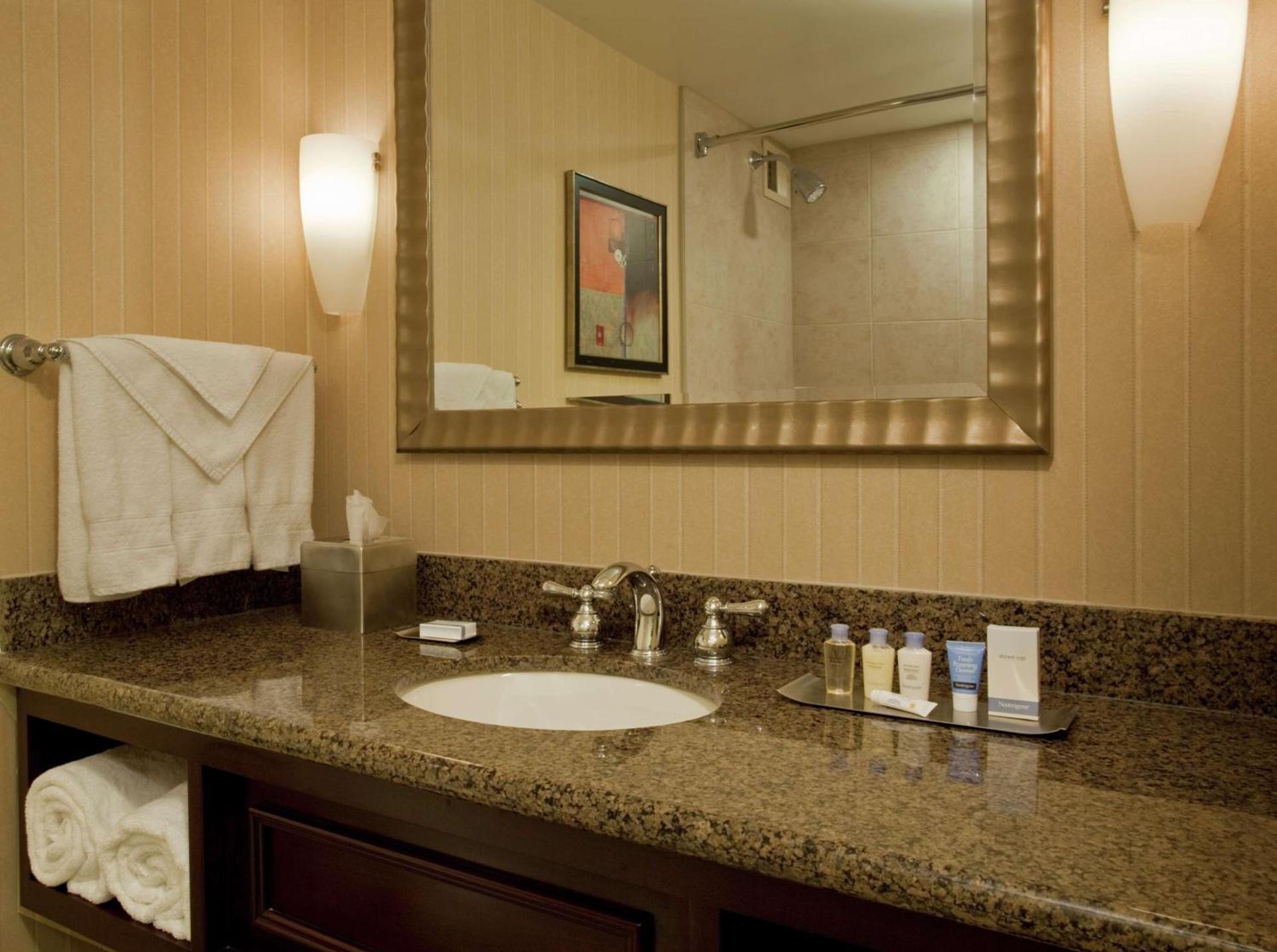 DoubleTree by Hilton Hotel Syracuse photo 38