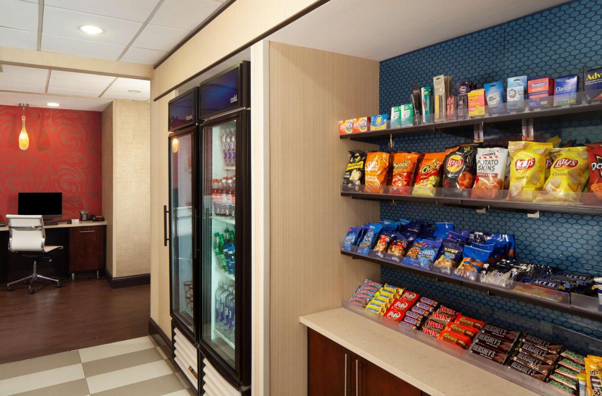 Hampton Inn Charleston-Southridge photo 9