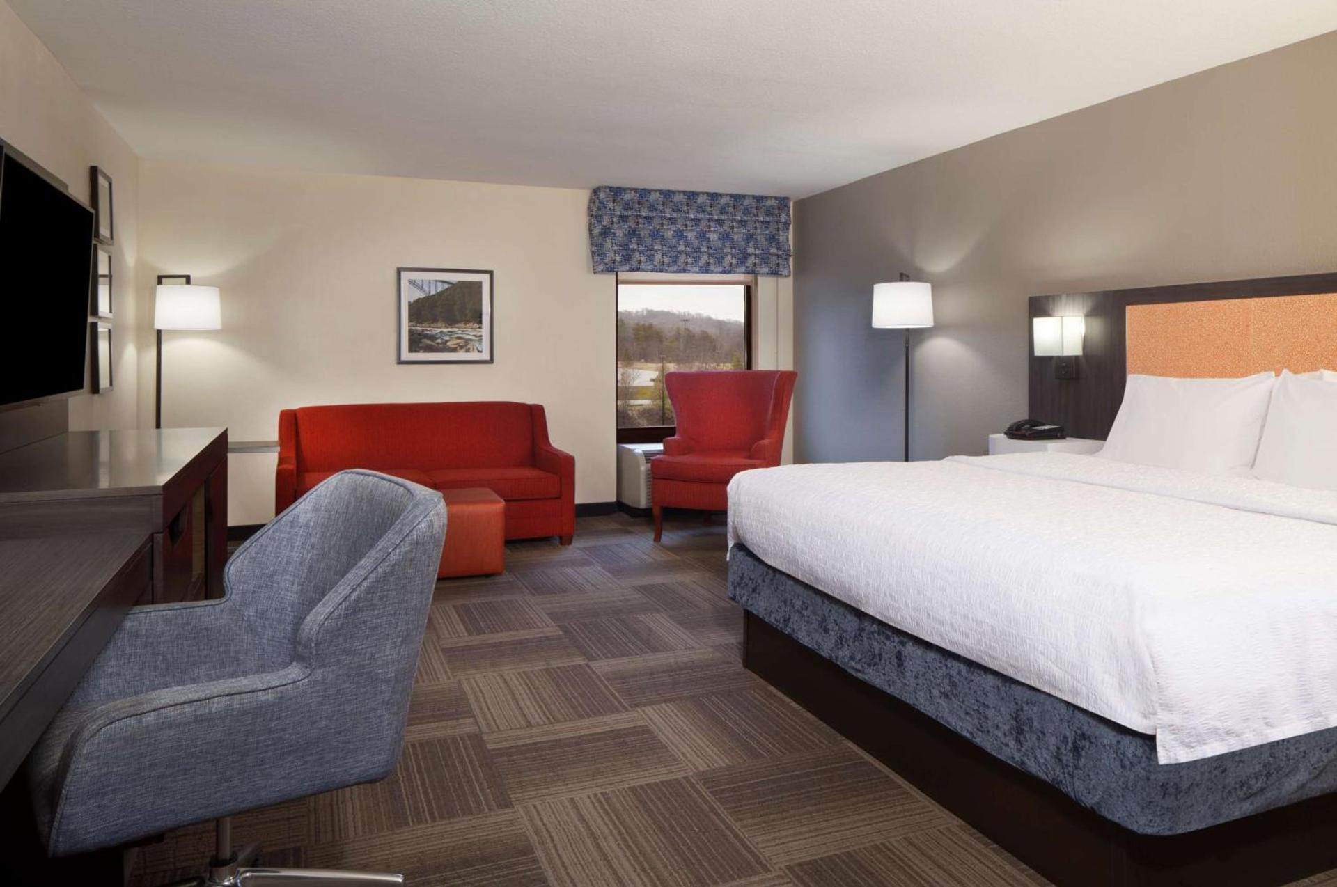 Hampton Inn Charleston-Southridge photo 13