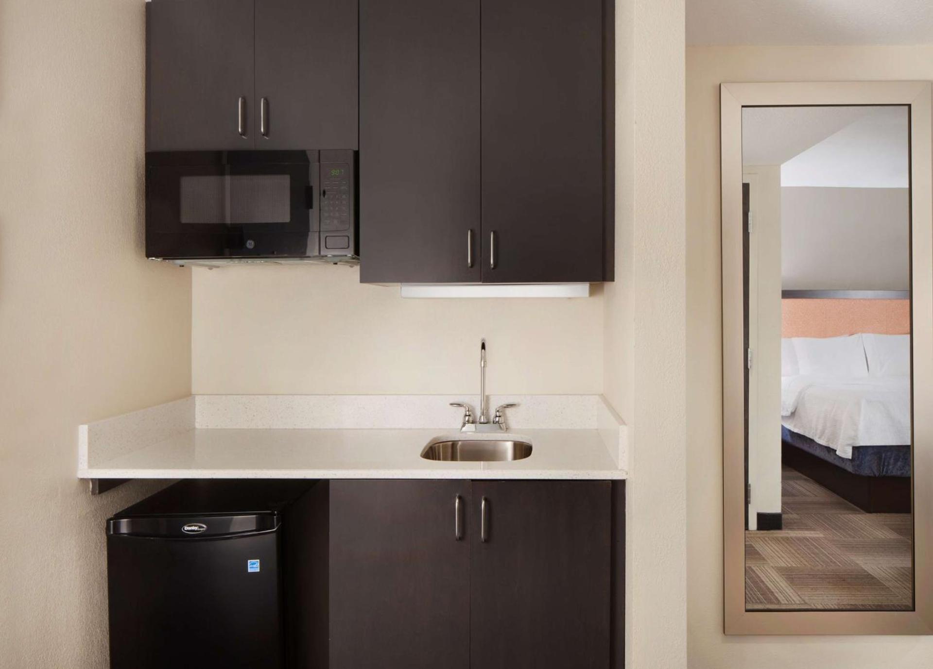 Hampton Inn Charleston-Southridge photo 15