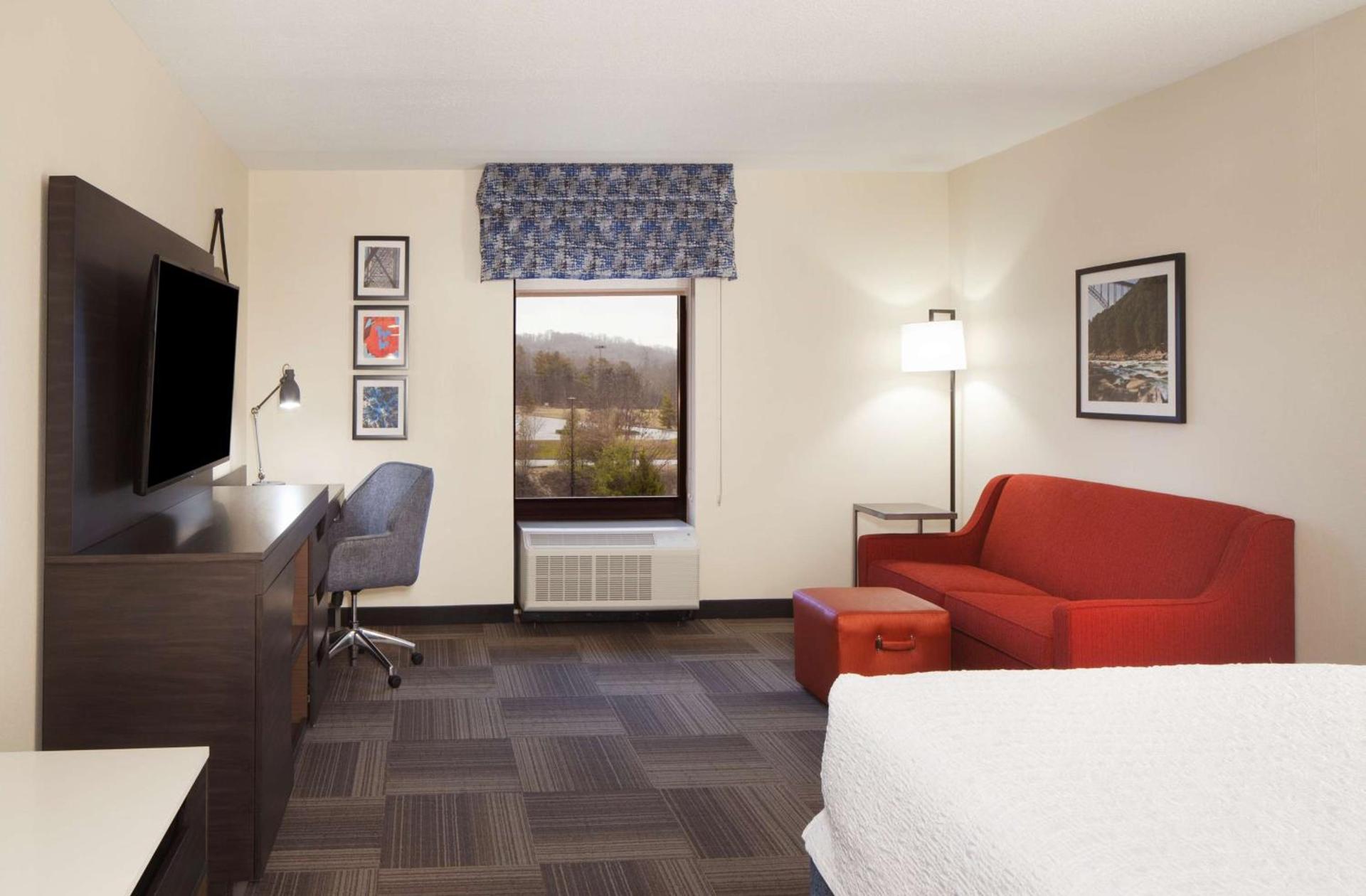 Hampton Inn Charleston-Southridge photo 17