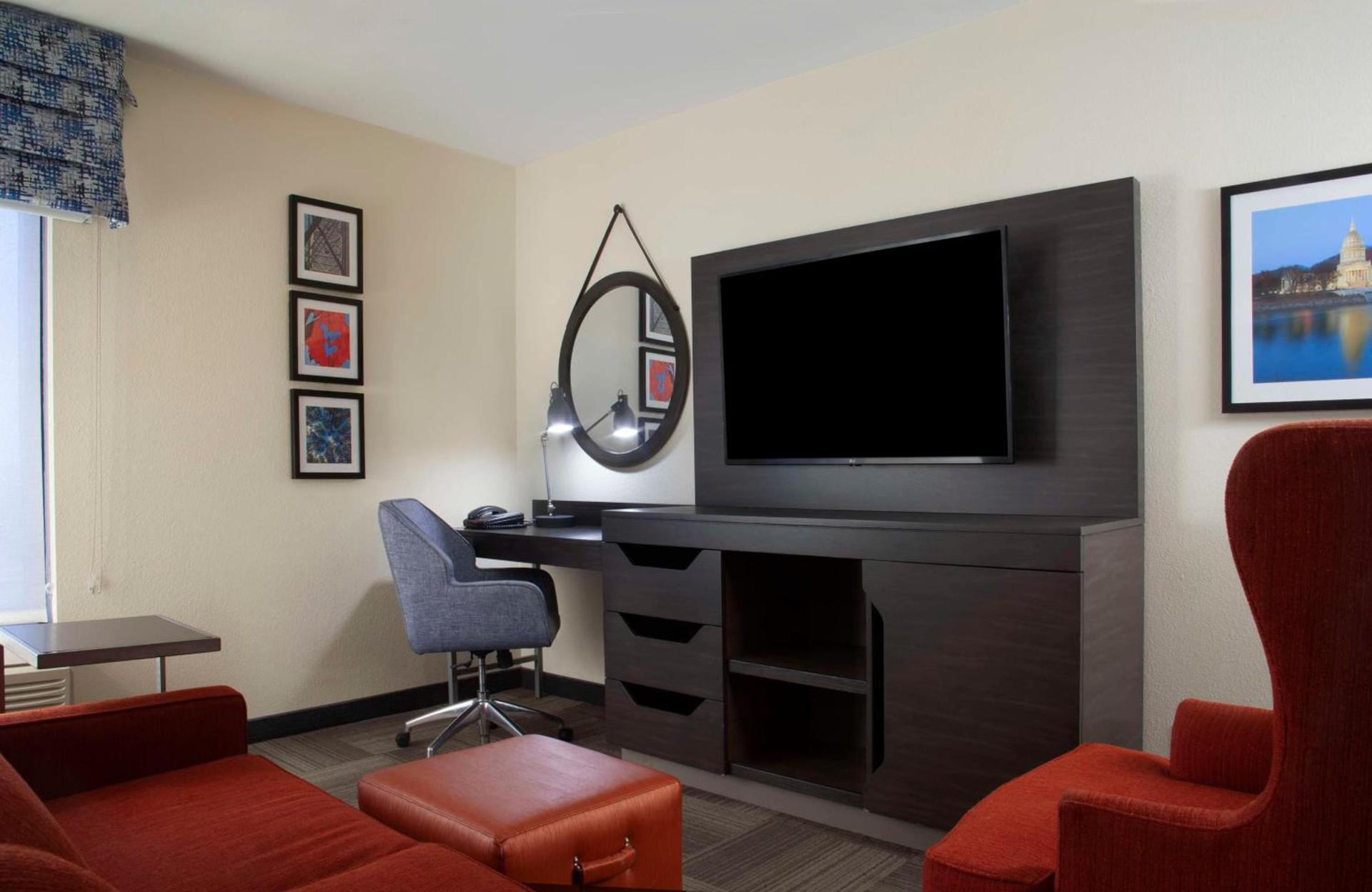 Hampton Inn Charleston-Southridge photo 26